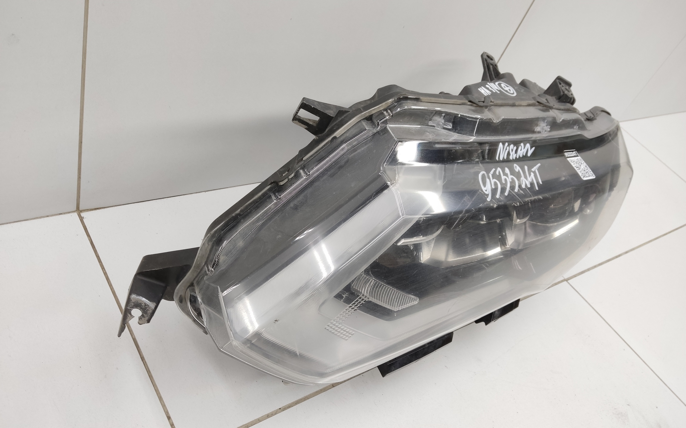 Фара передняя левая Nissan X-Trail T32 Restail LED