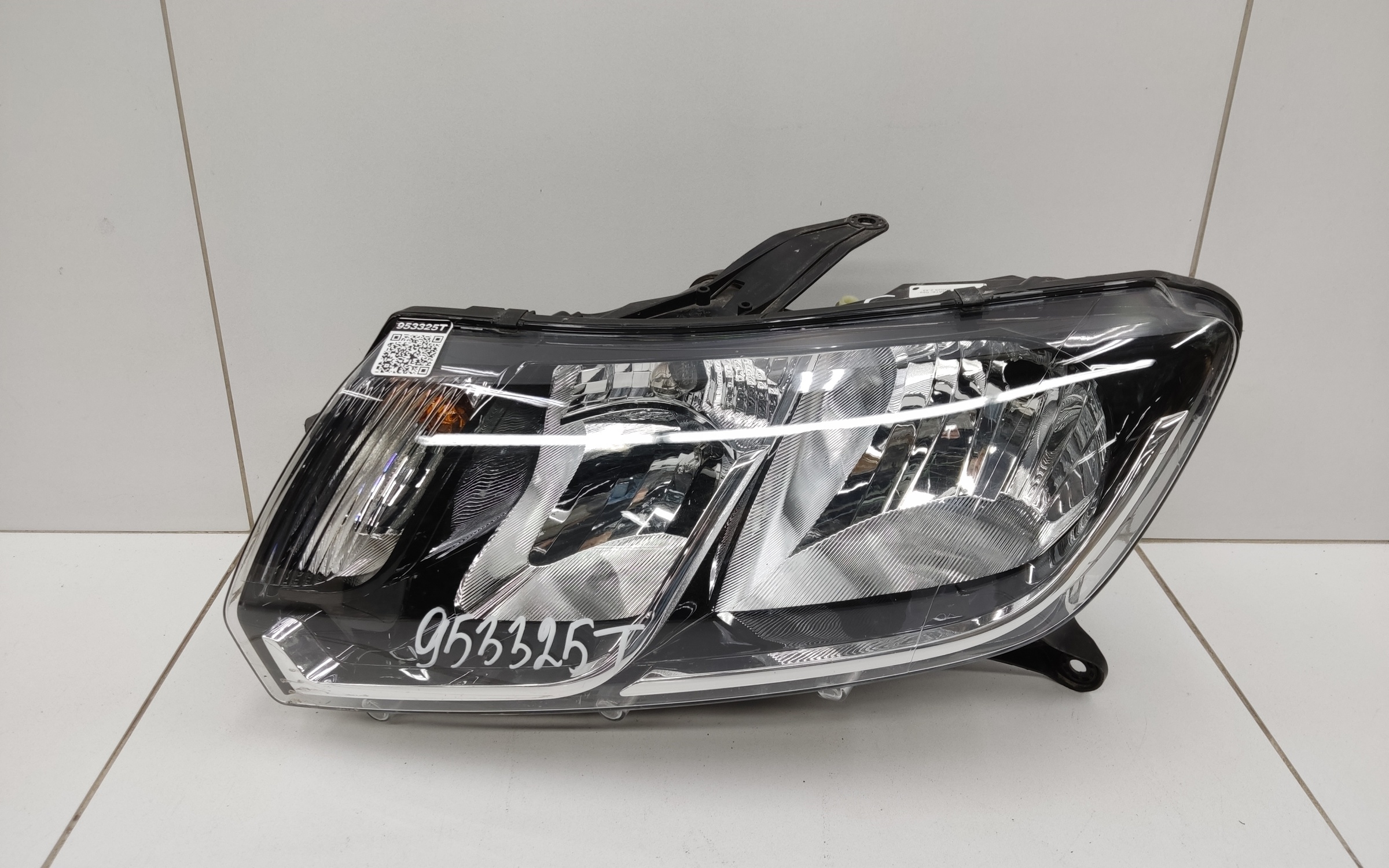 Фара передняя левая Lada Largus 1 Restail