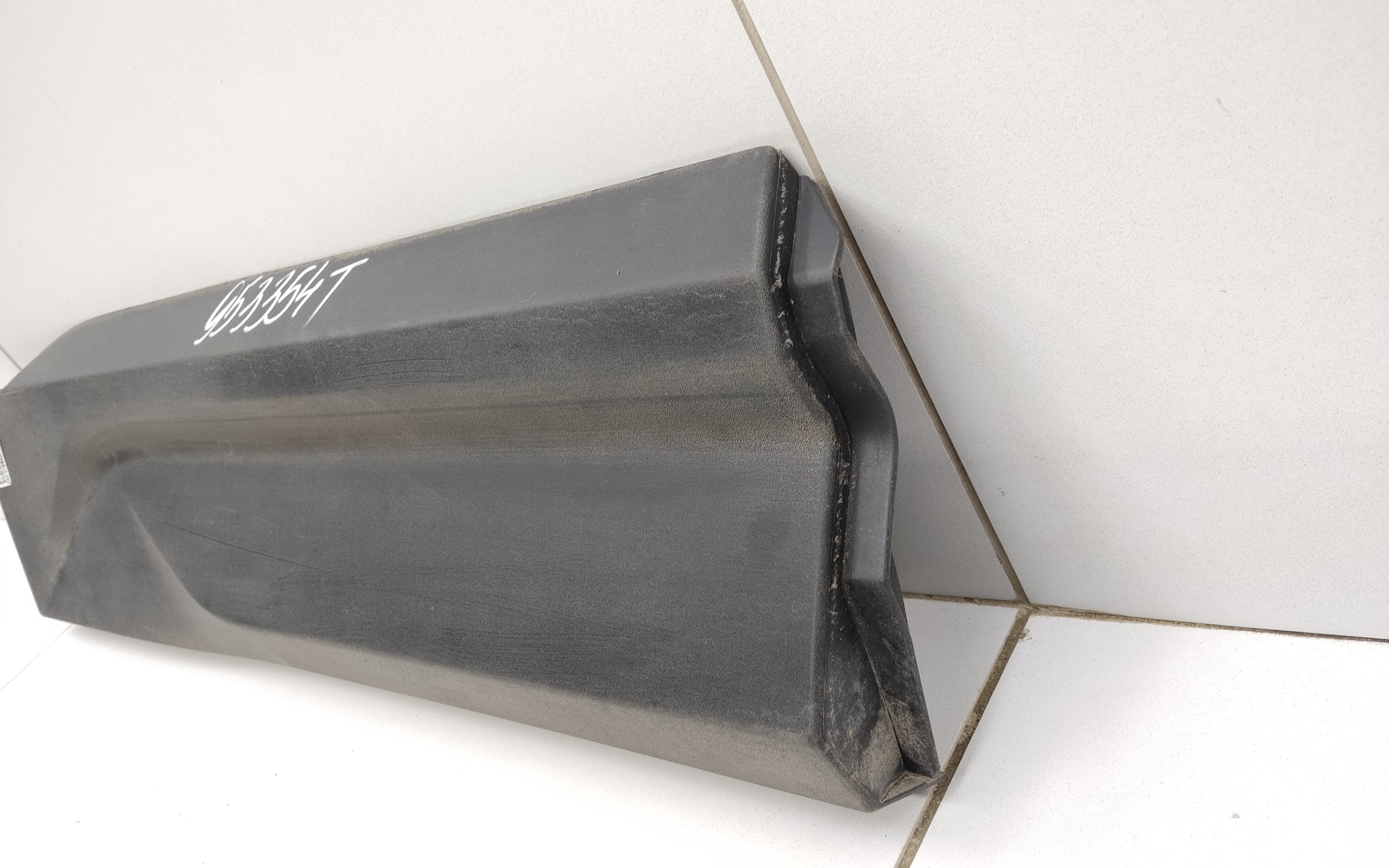 Накладка двери задней правой Geely Coolray