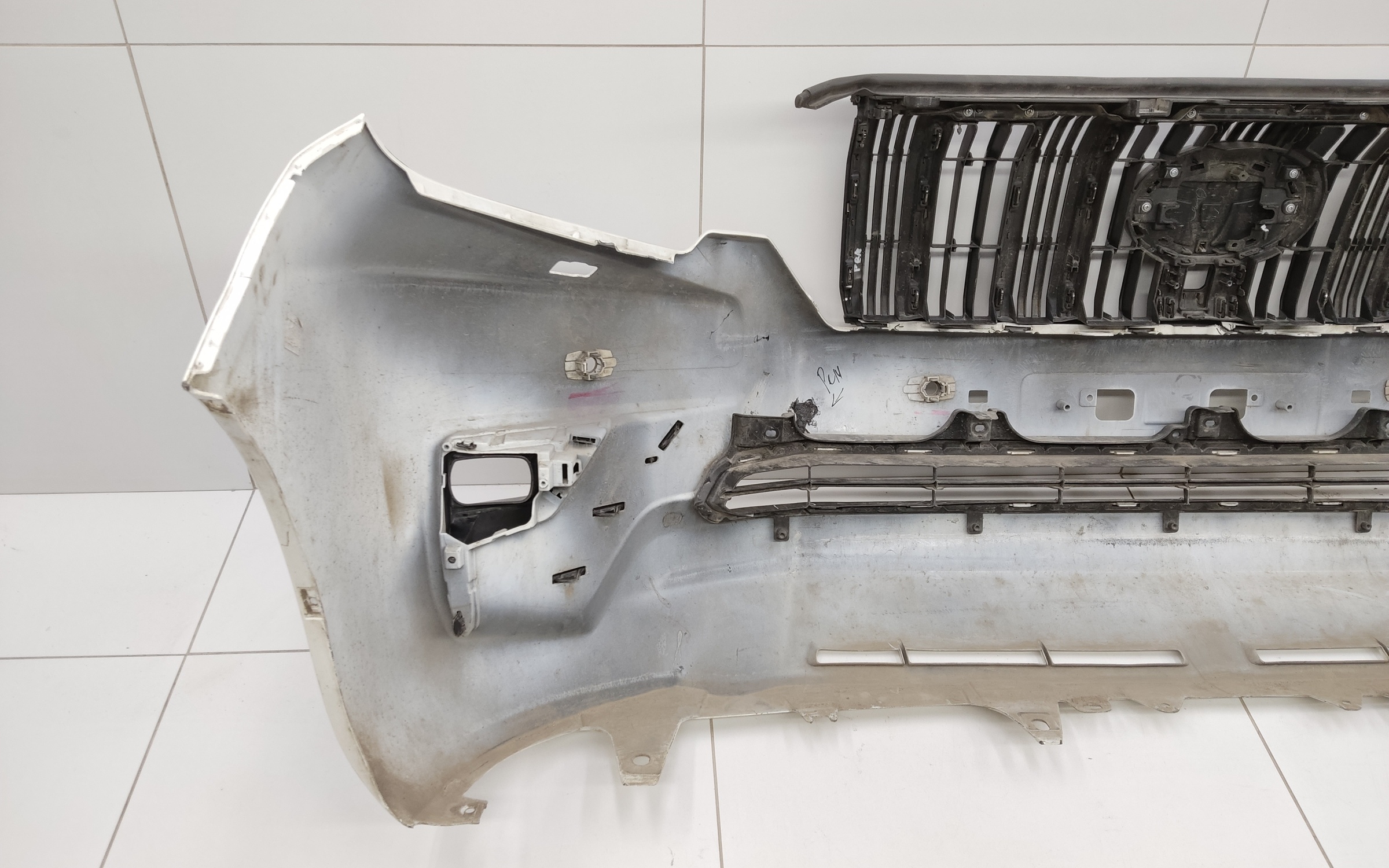 Бампер передний Toyota Land Cruiser Prado 150 Restail 2