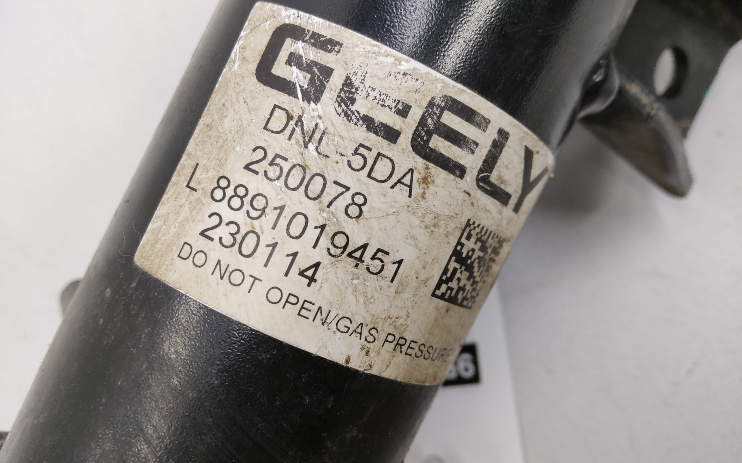 Амортизатор передней подвески левый Geely Tugella