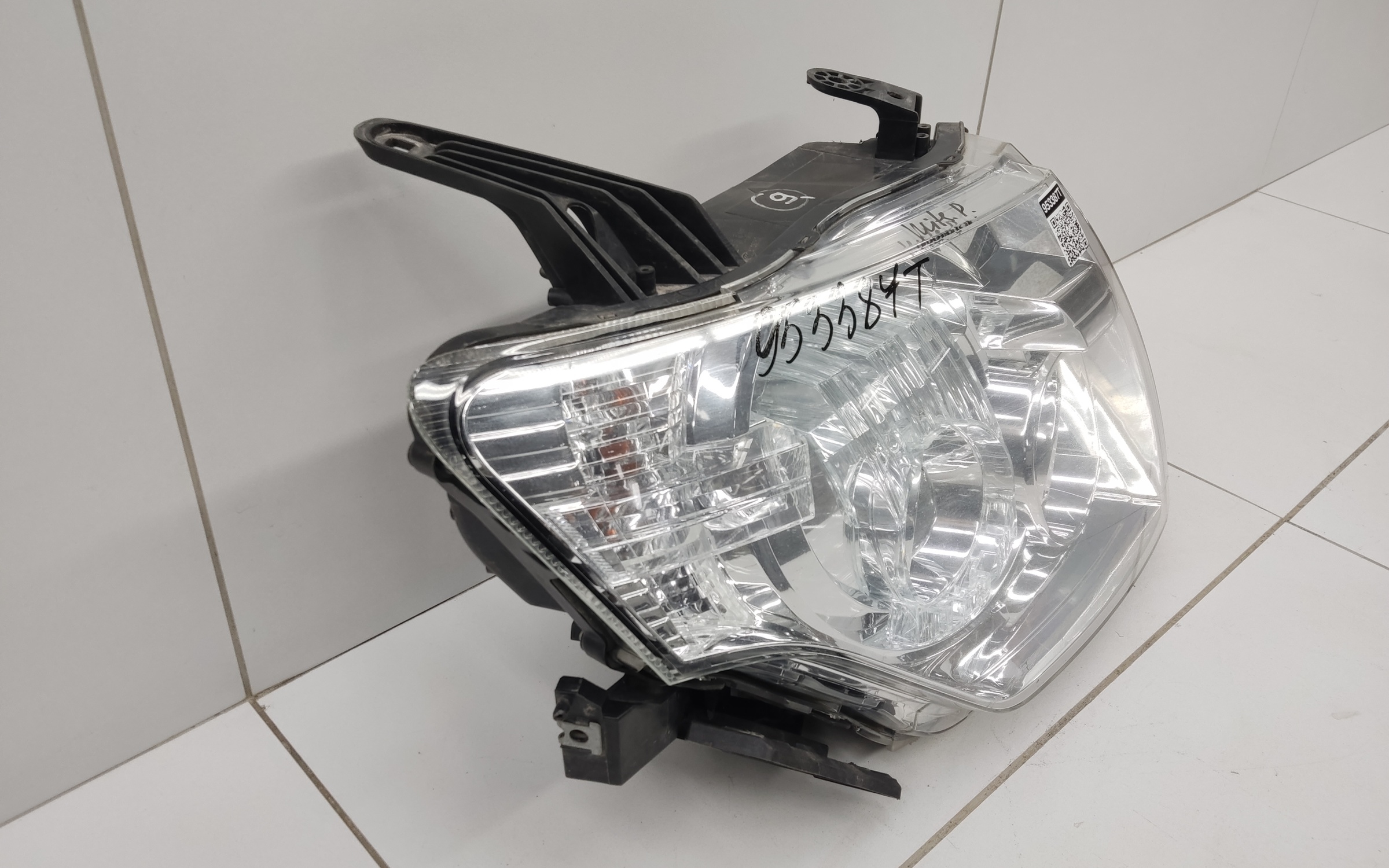Фара передняя правая Mitsubishi Pajero 4 Restail 2 ксенон