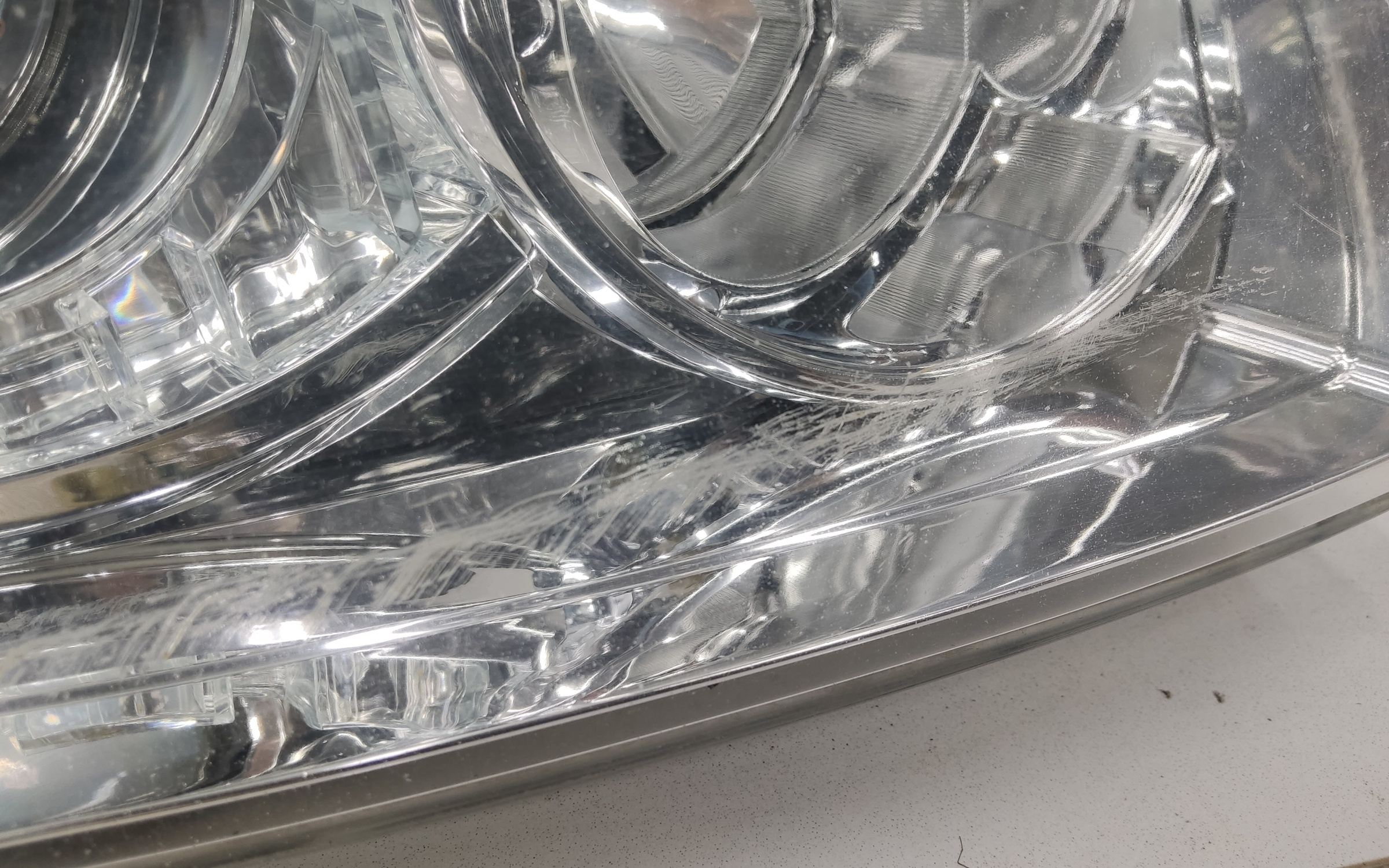 Фара передняя правая Mitsubishi Pajero 4 Restail 2 ксенон
