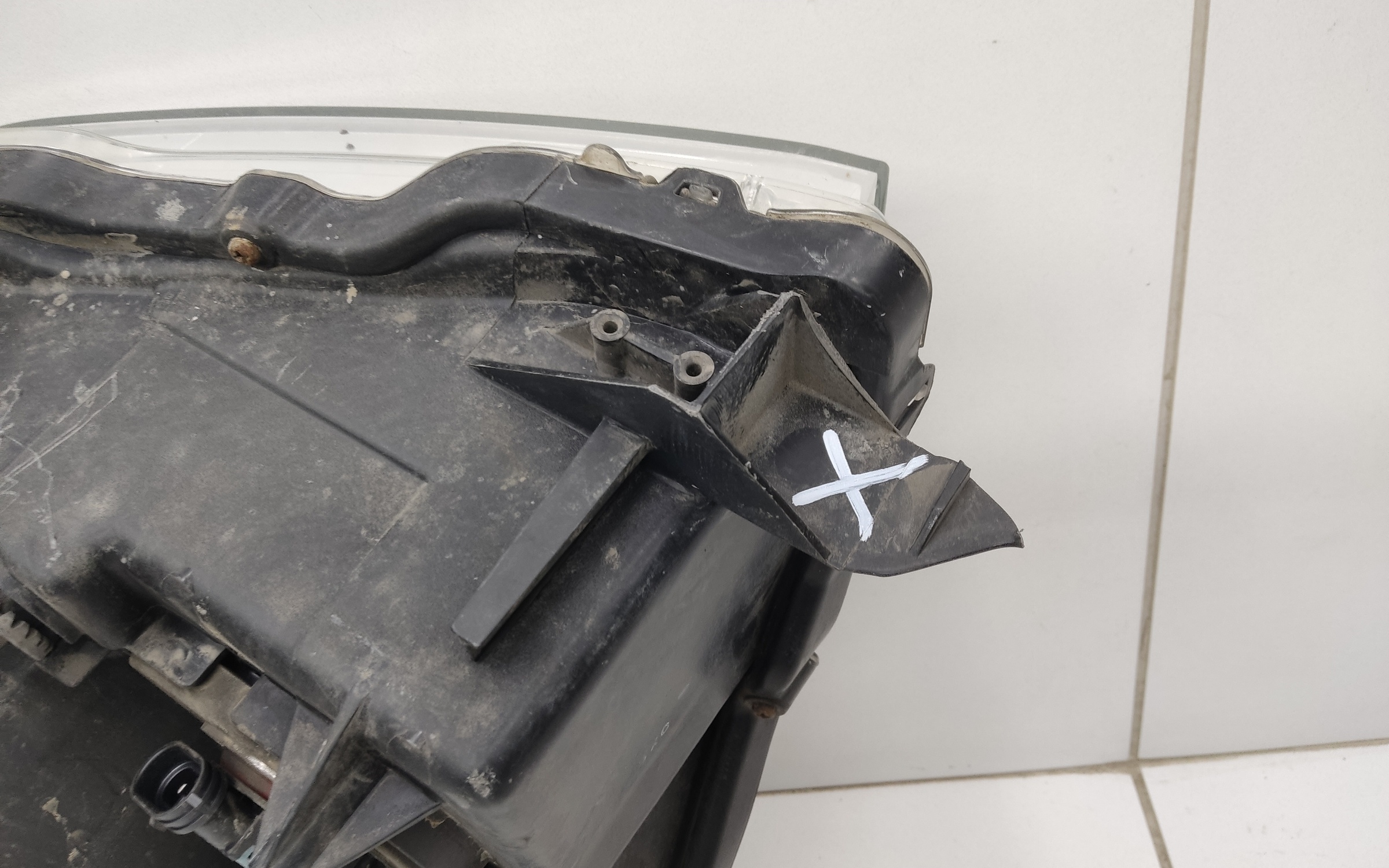 Фара передняя правая Mitsubishi Pajero 4 Restail 2 ксенон