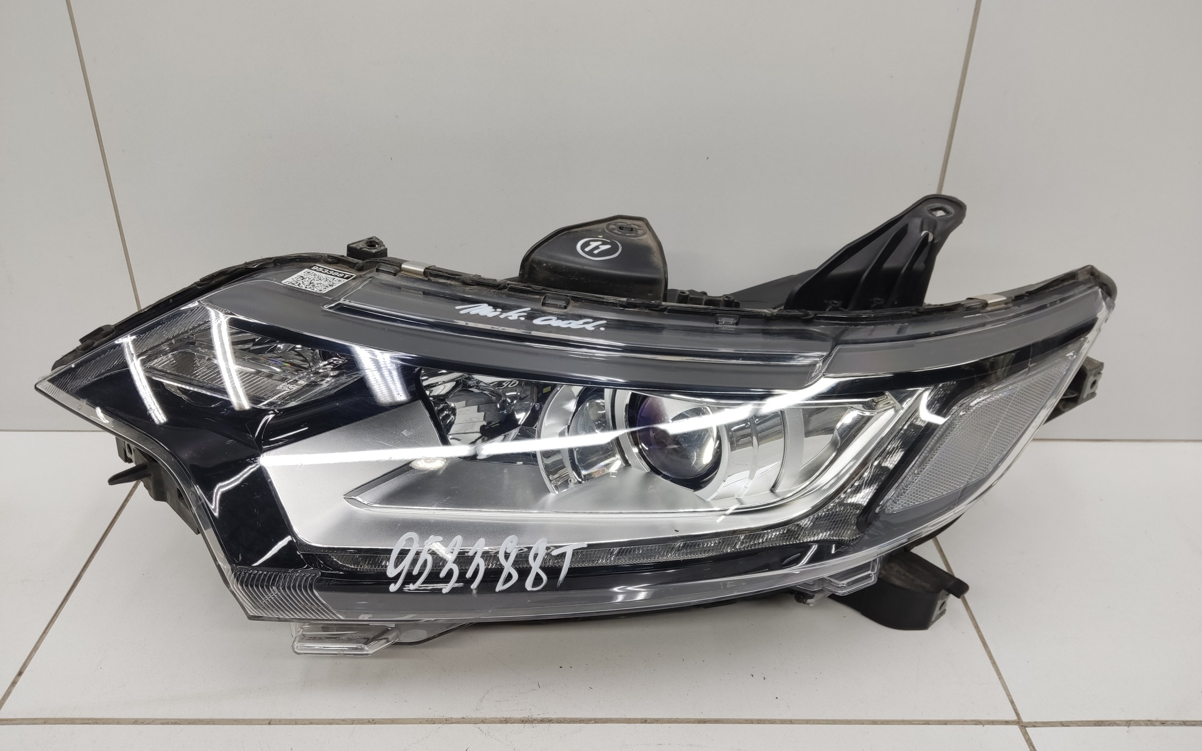 Фара передняя левая Mitsubishi Outlander 3 Restail 2 галоген