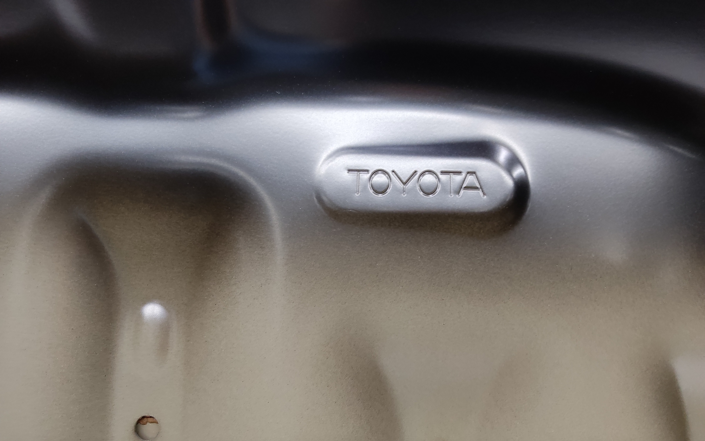 Капот Toyota Land Cruiser 300