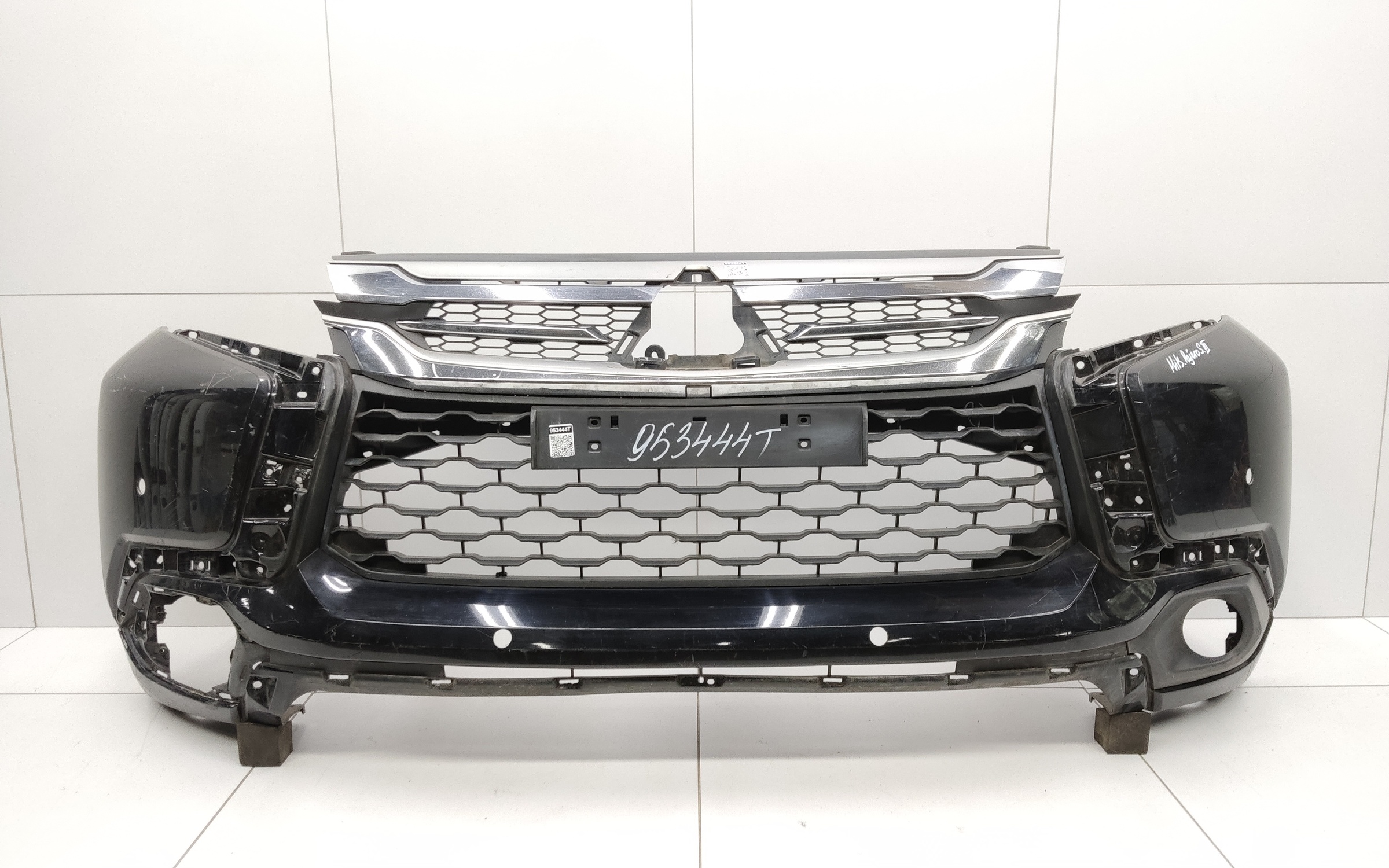 Бампер передний Mitsubishi Pajero Sport 3
