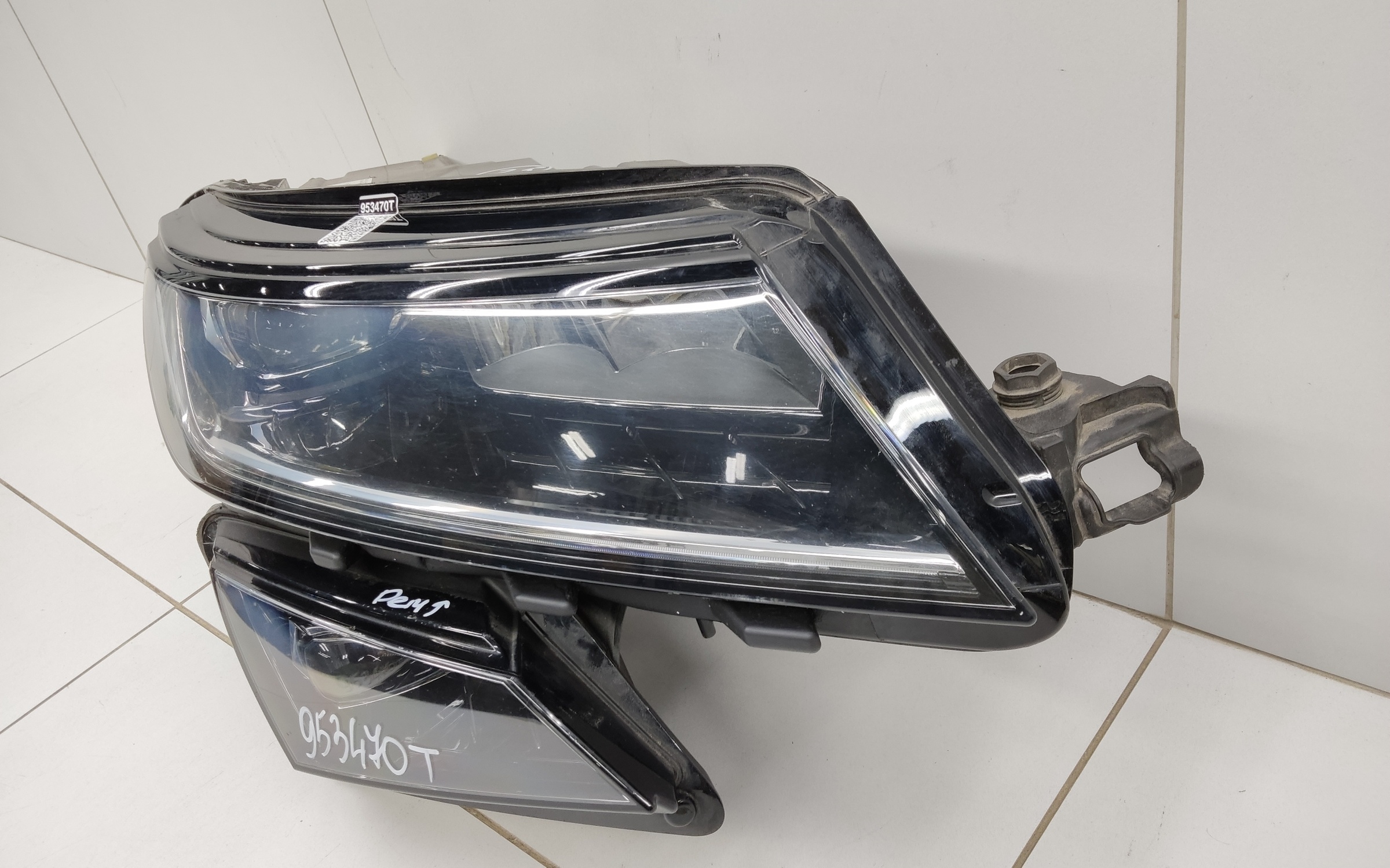 Фара передняя правая Skoda Kodiaq LED