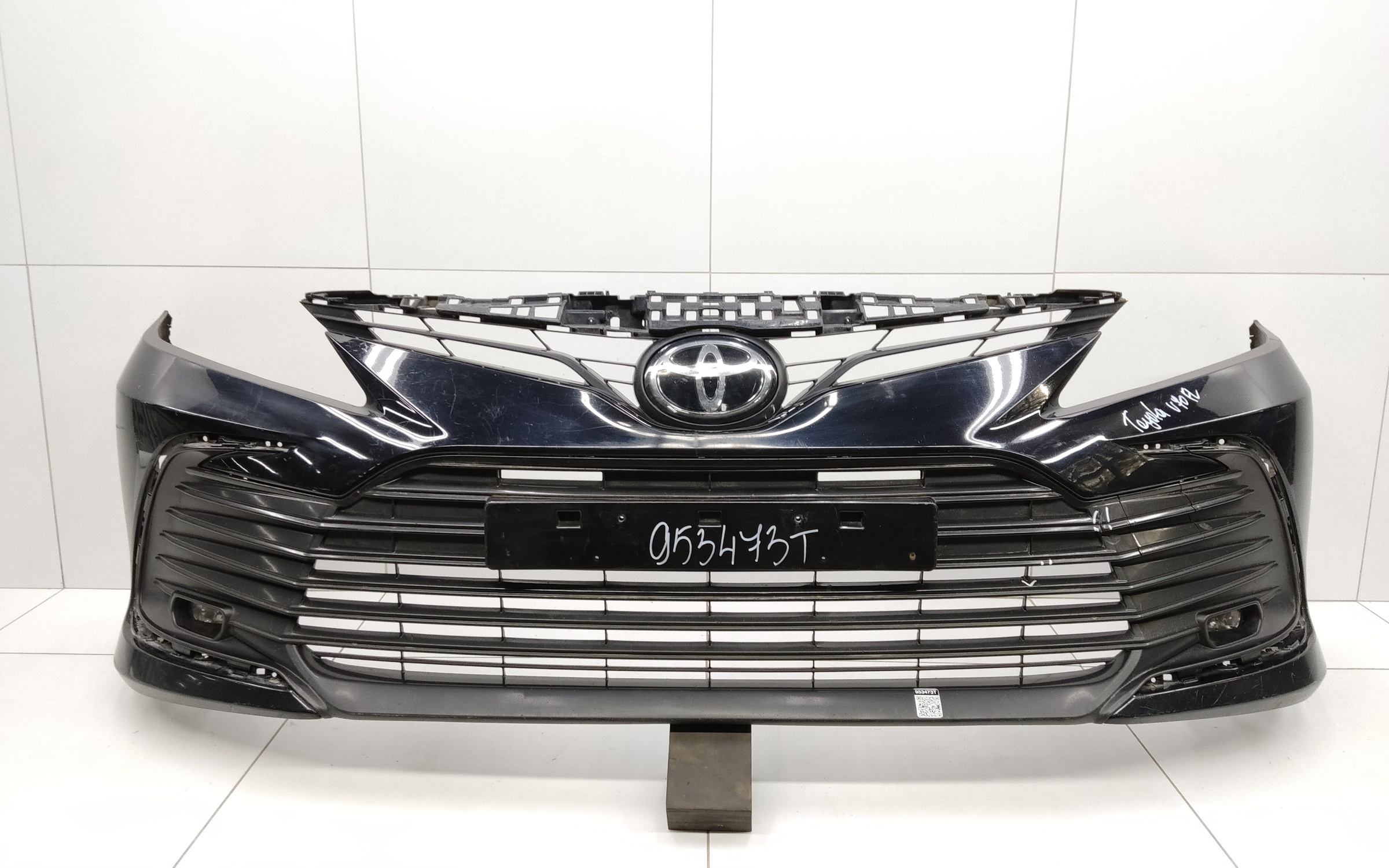 Бампер передний Toyota Camry V70 Restail