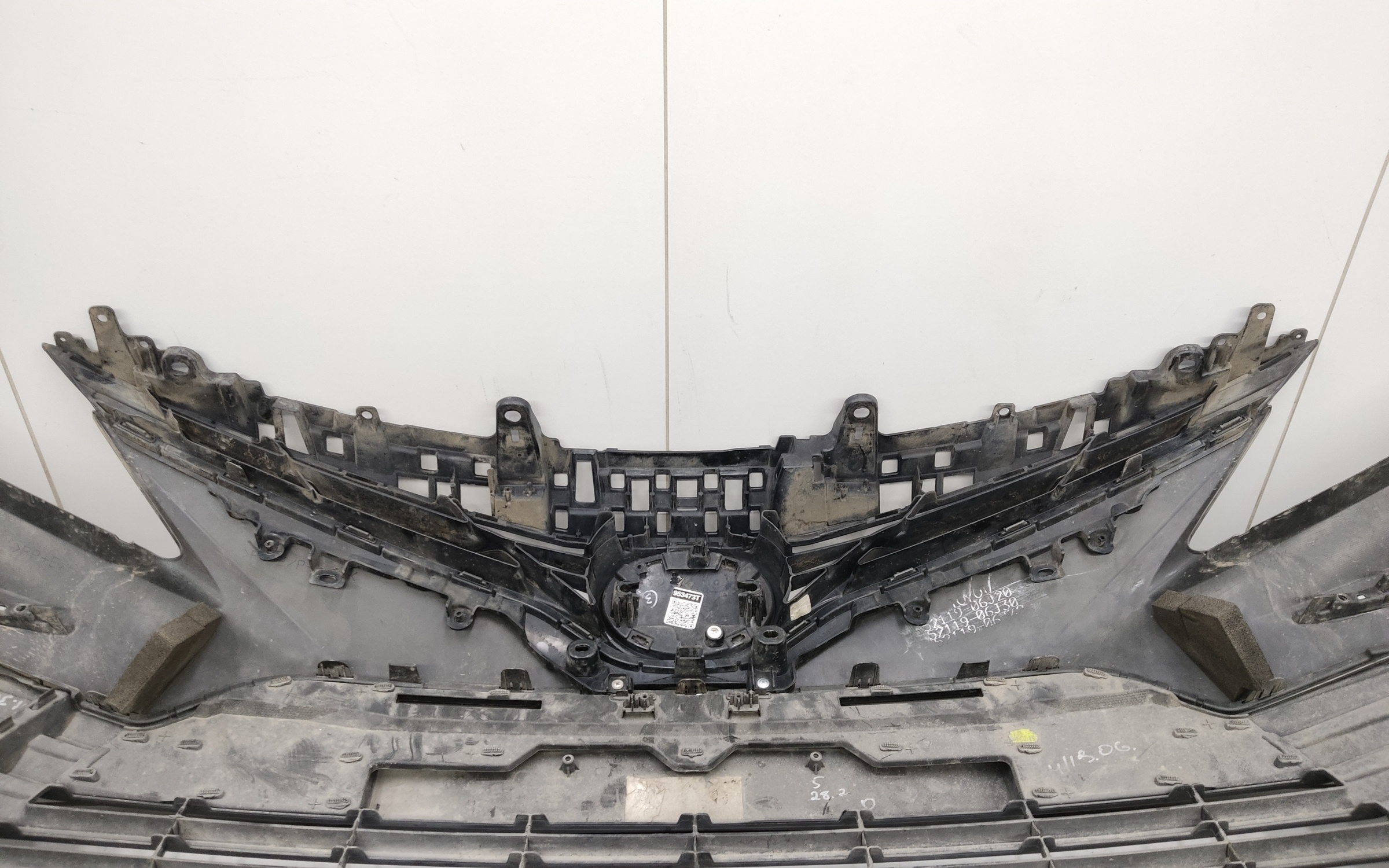 Бампер передний Toyota Camry V70 Restail