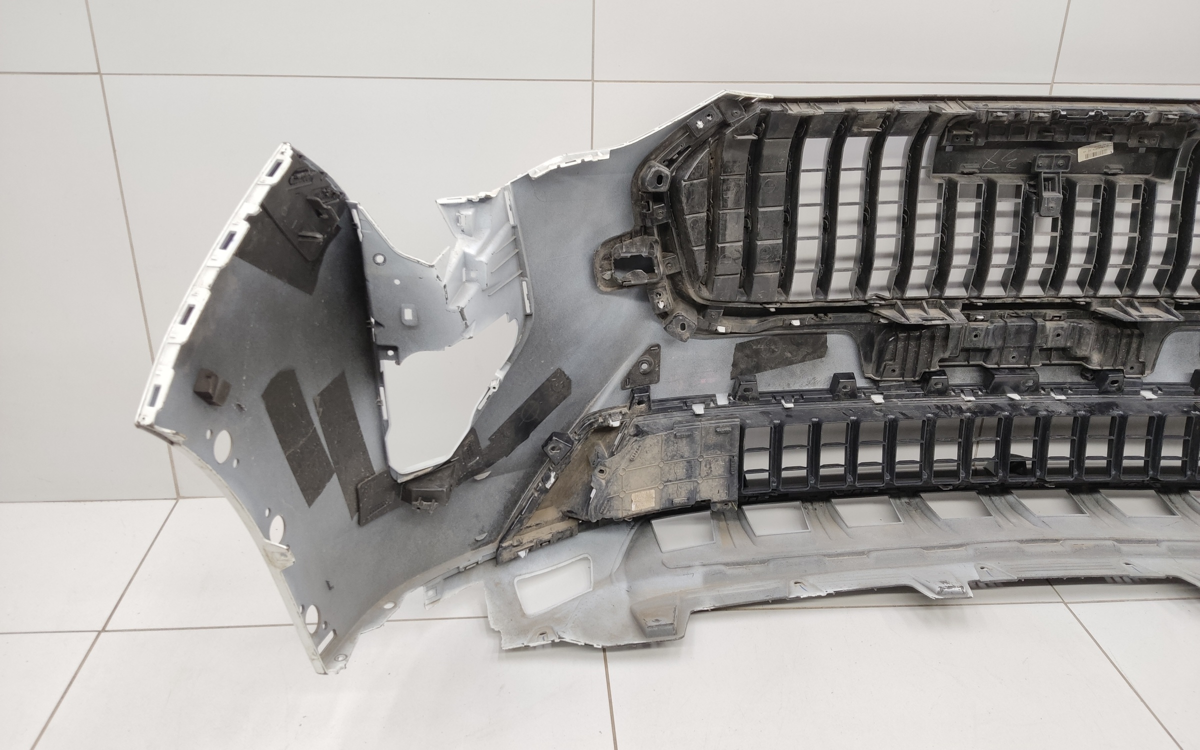 Бампер передний Haval Jolion Restail с отверстиями под накладки