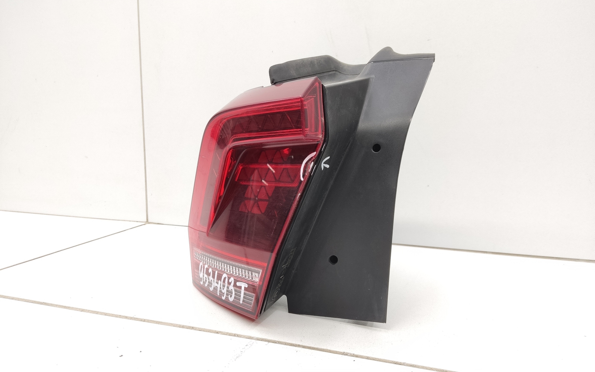 Фонарь задний левый наружный Volkswagen Tiguan 2 LED