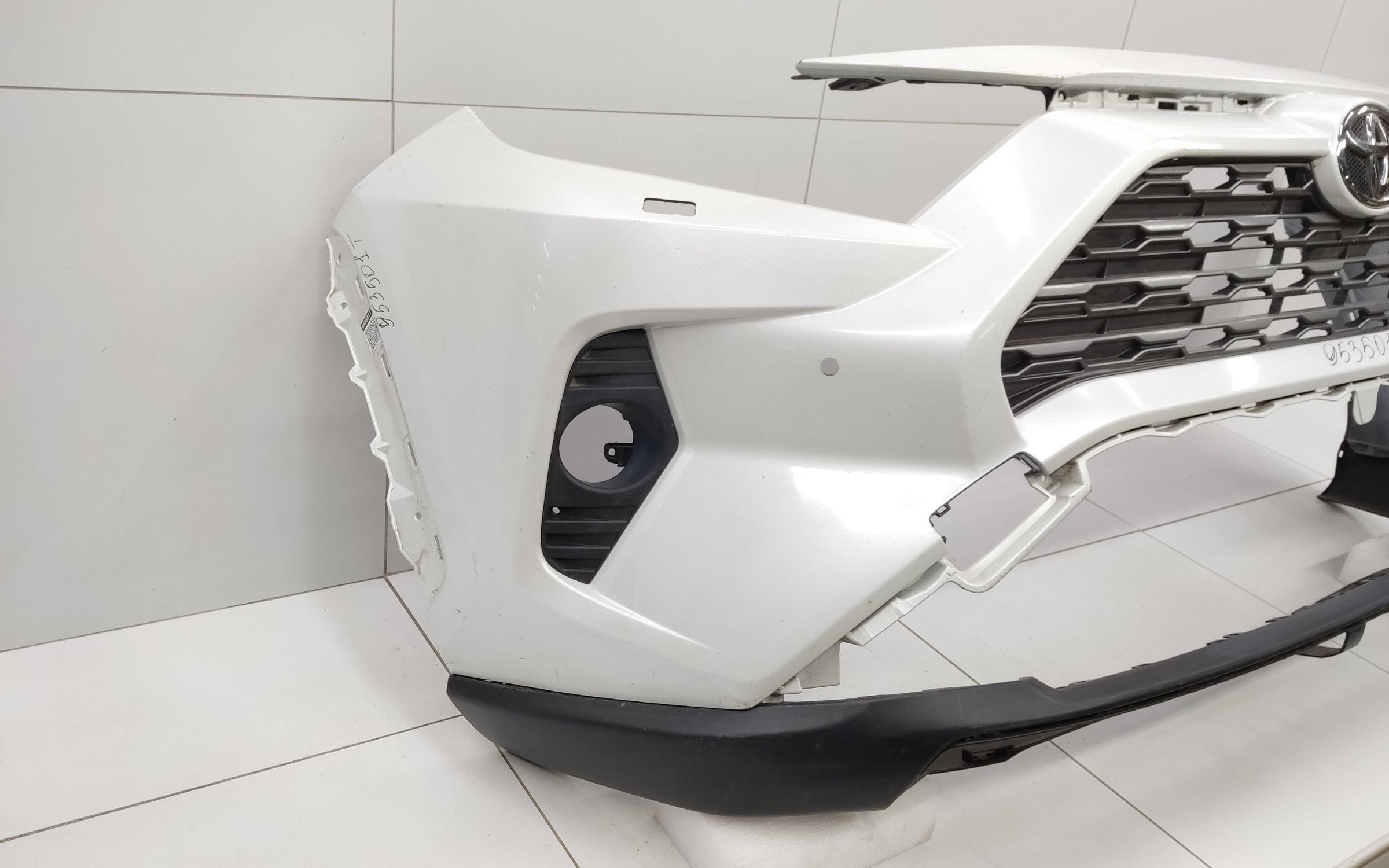 Бампер передний Toyota RAV4 XA50
