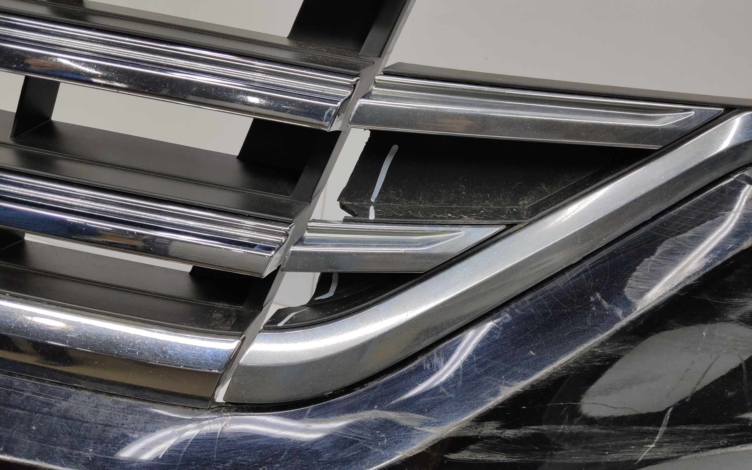 Бампер передний Volkswagen Touareg 3