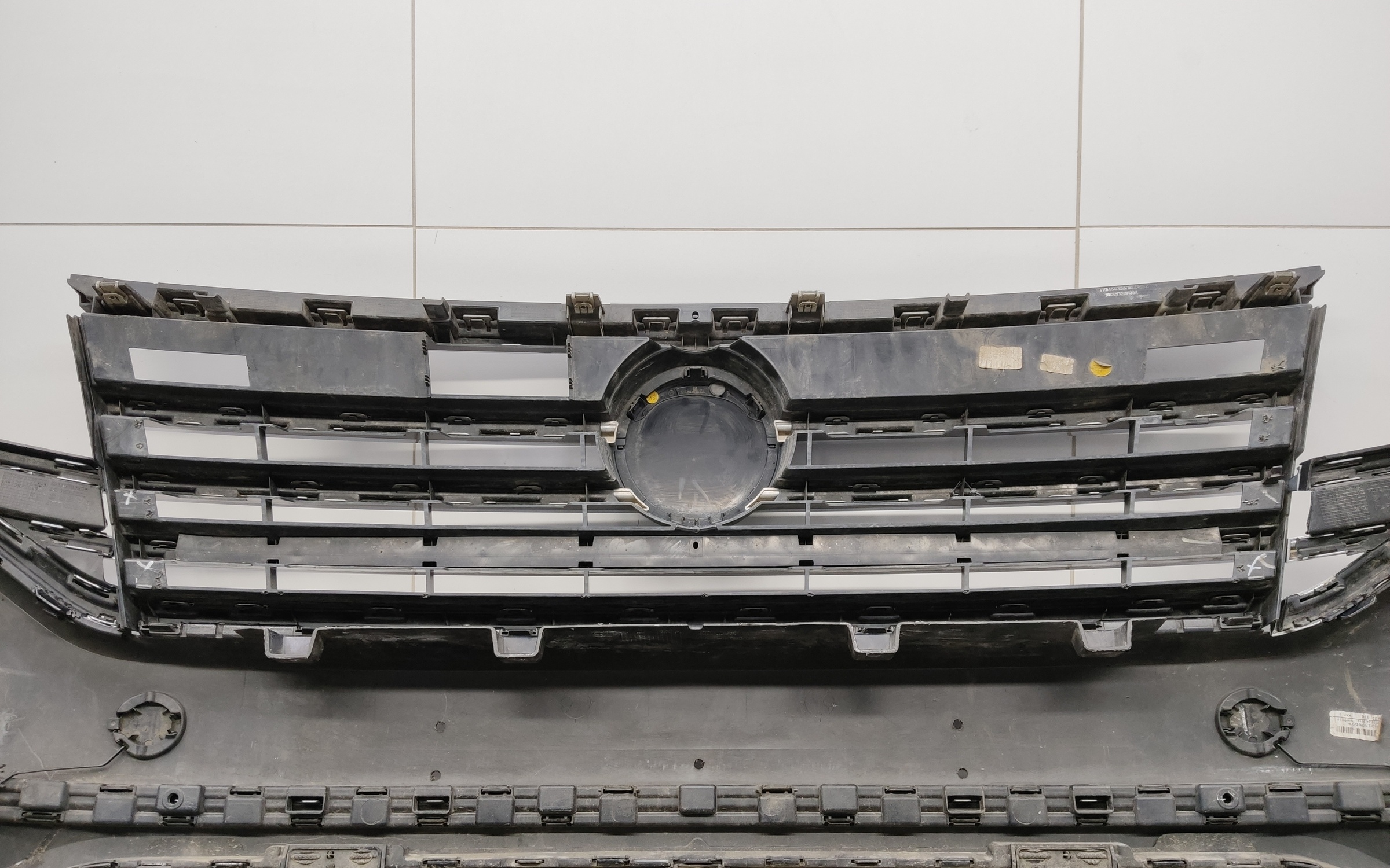 Бампер передний Volkswagen Touareg 3