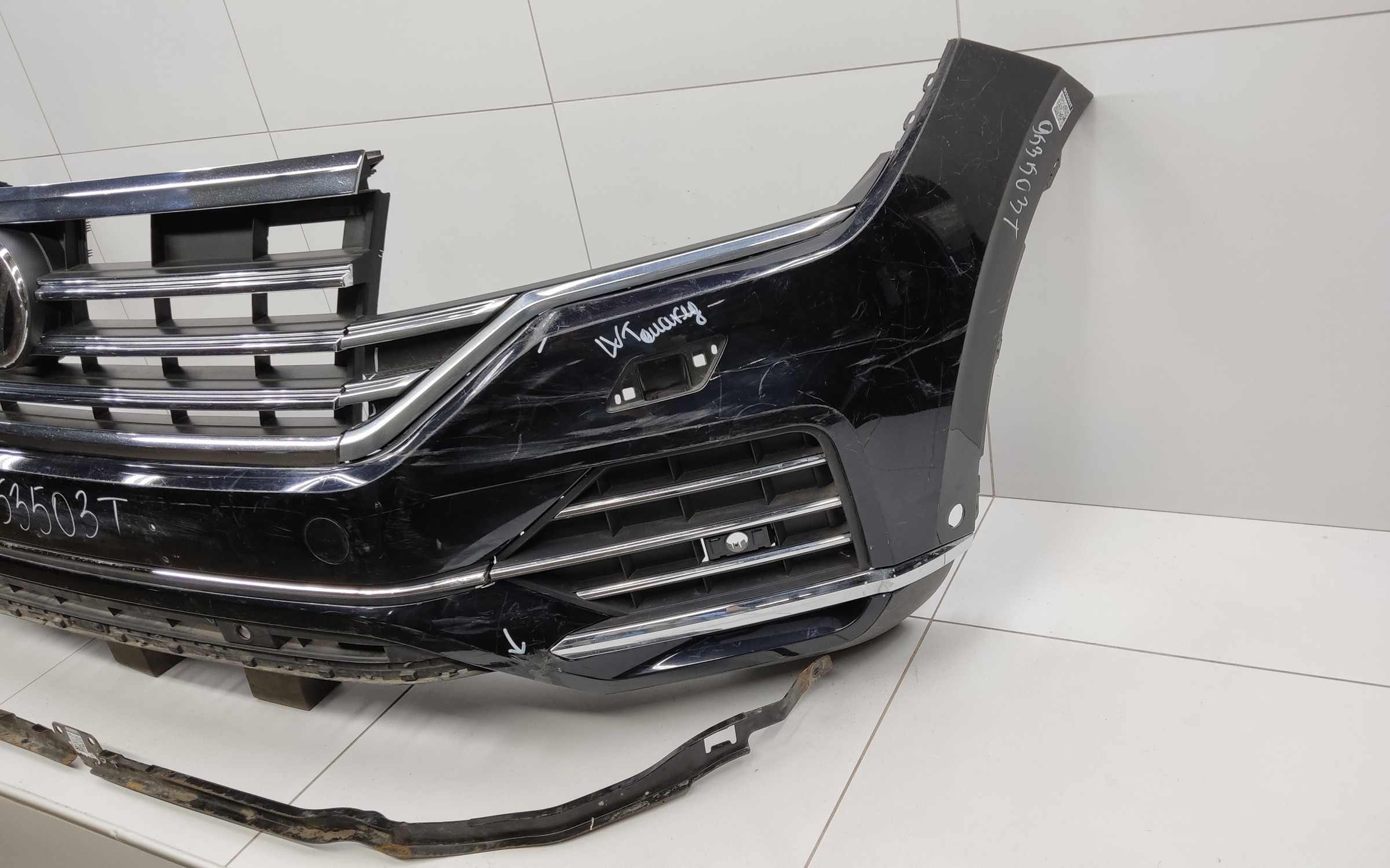 Бампер передний Volkswagen Touareg 3