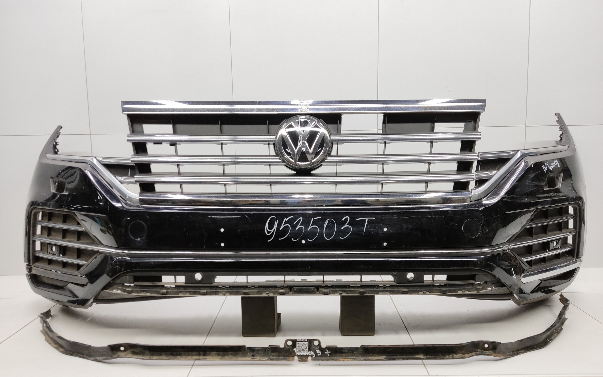 Бампер передний Volkswagen Touareg 3