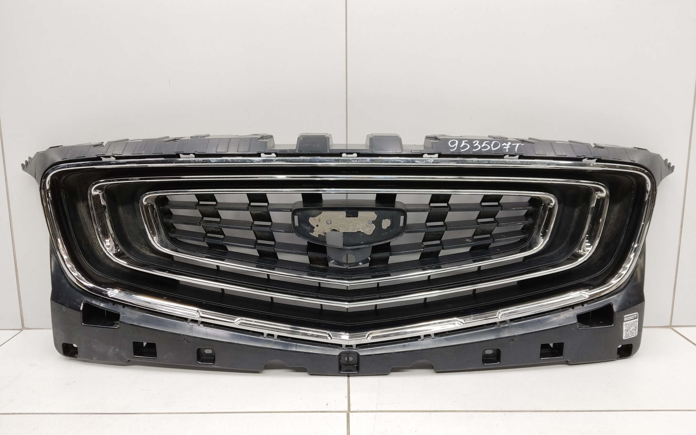 Решетка радиатора Geely Atlas Pro под камеру