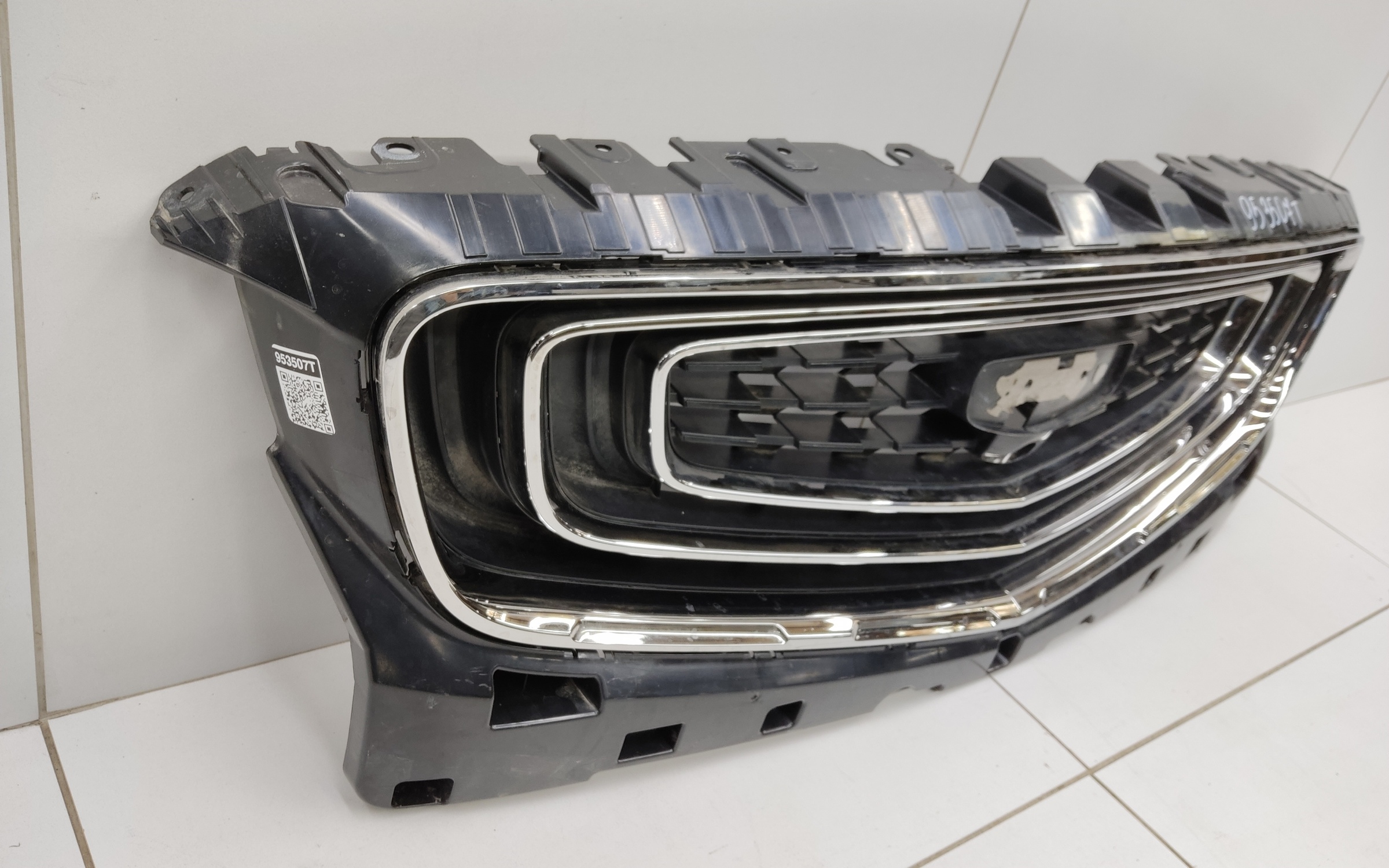 Решетка радиатора Geely Atlas Pro под камеру