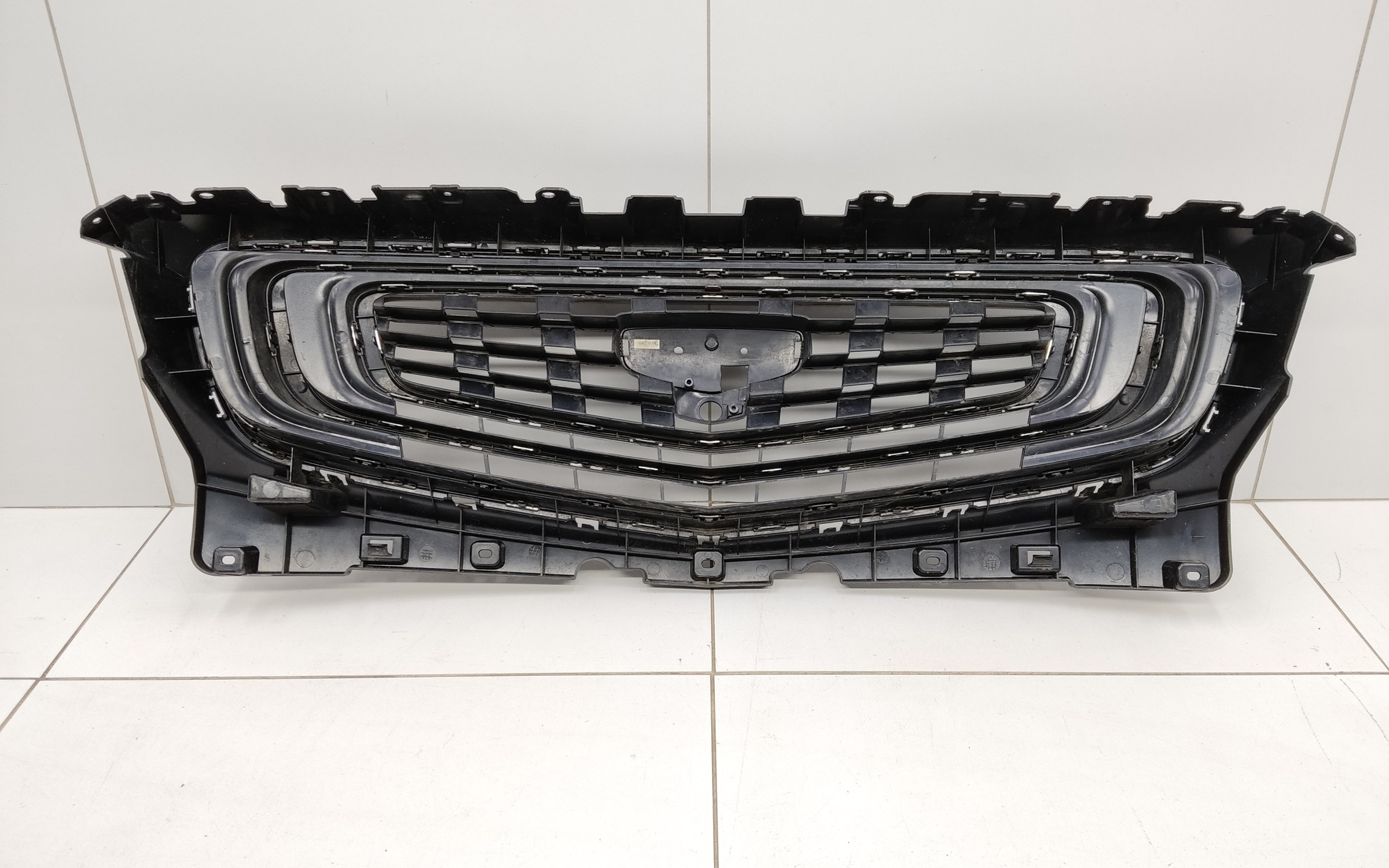 Решетка радиатора Geely Atlas Pro под камеру
