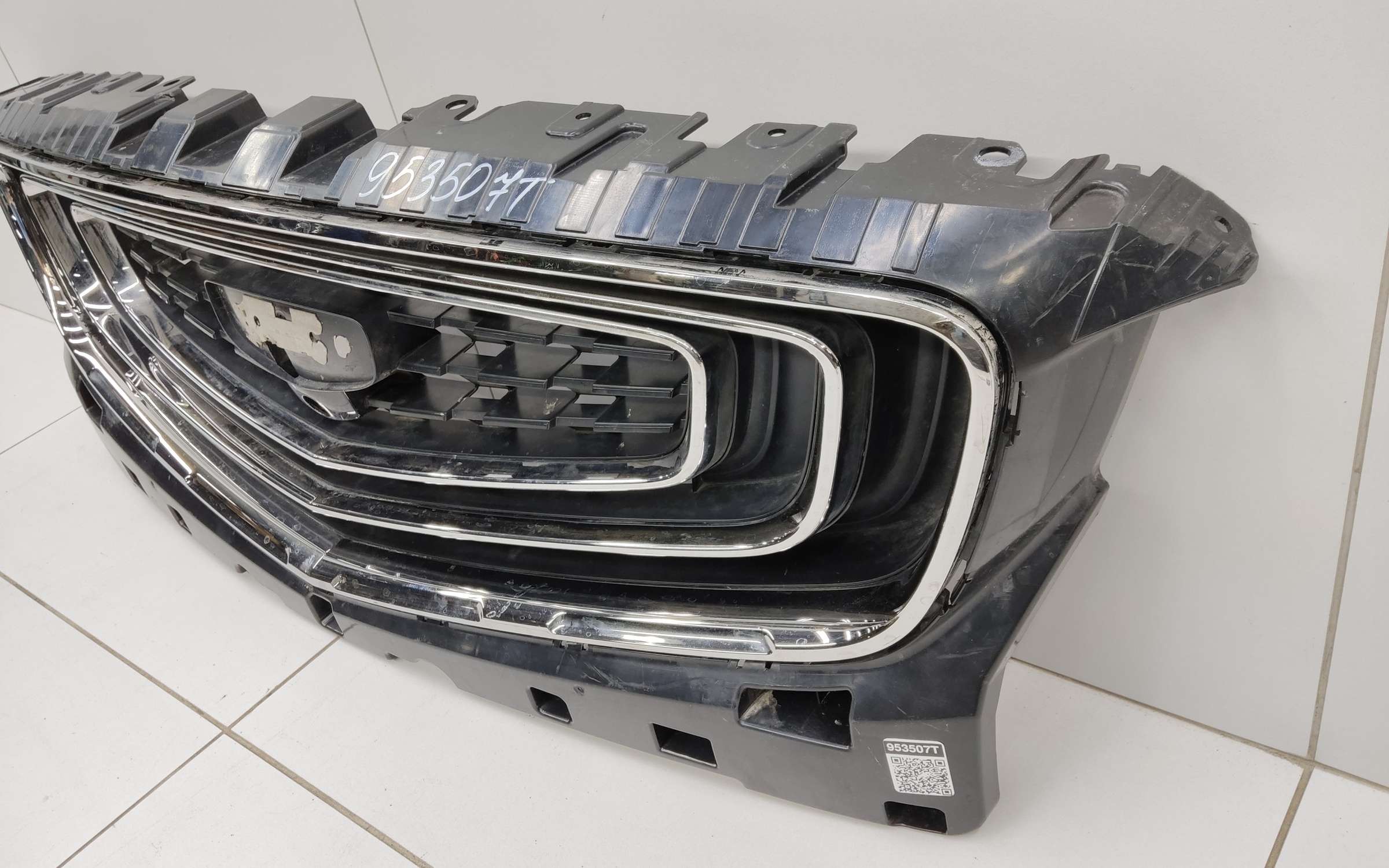 Решетка радиатора Geely Atlas Pro под камеру