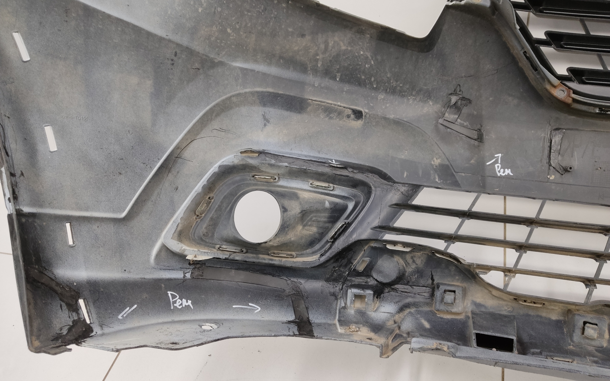 Бампер передний Renault Sandero 2 Stepway Restail