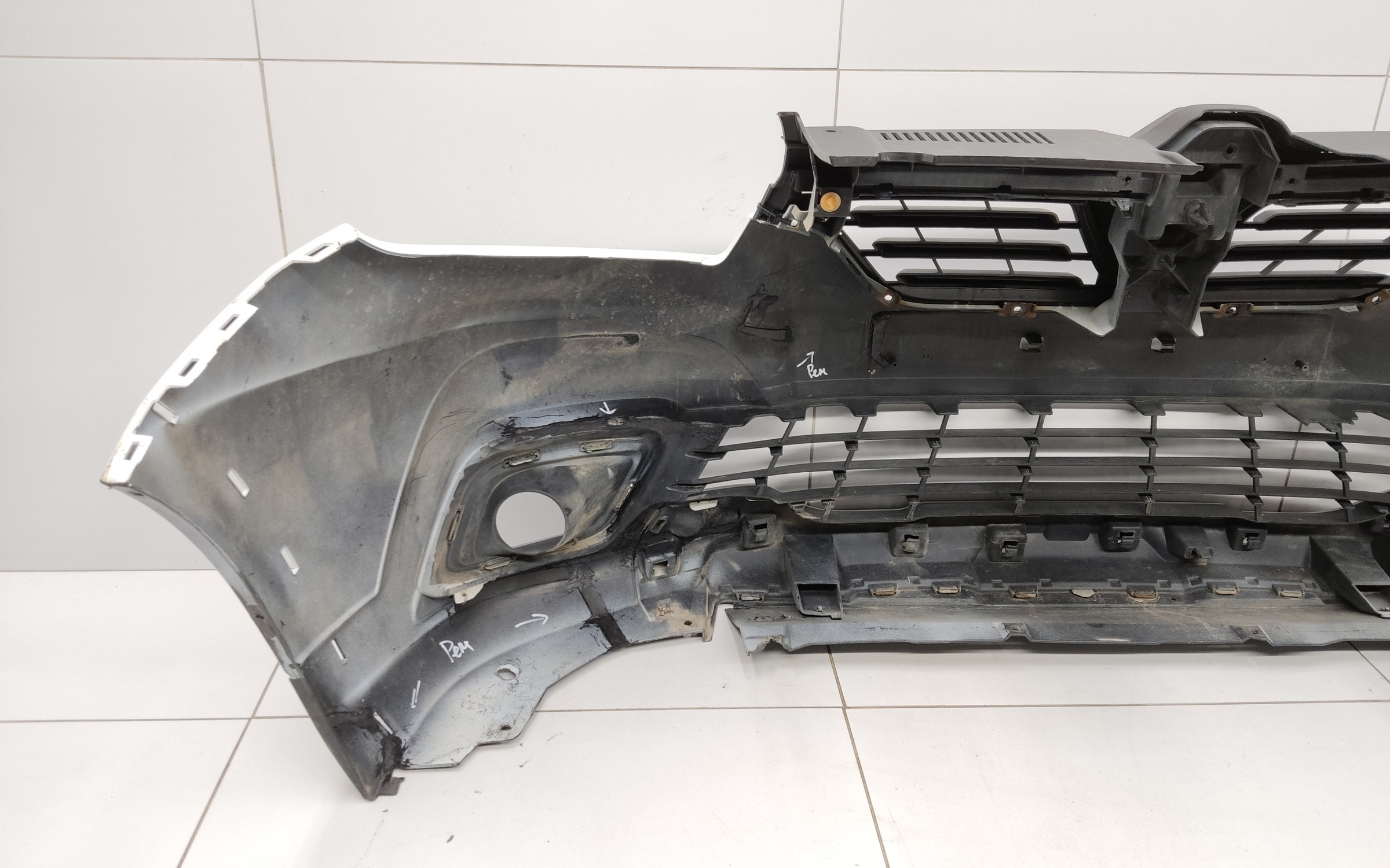 Бампер передний Renault Sandero 2 Stepway Restail