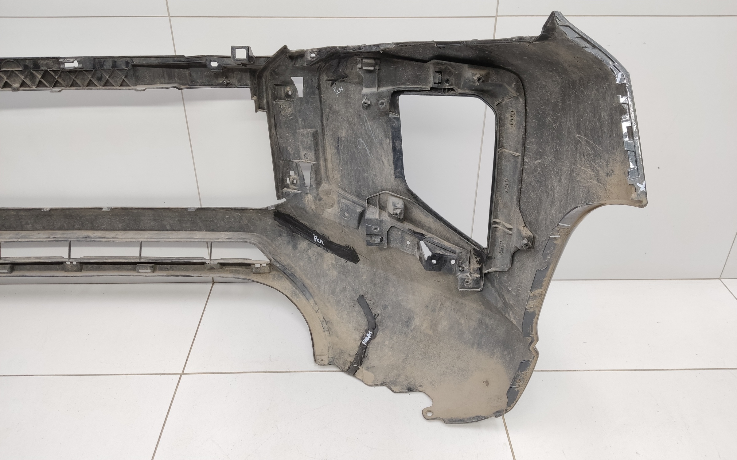 Бампер передний Mitsubishi L200 5 Restail