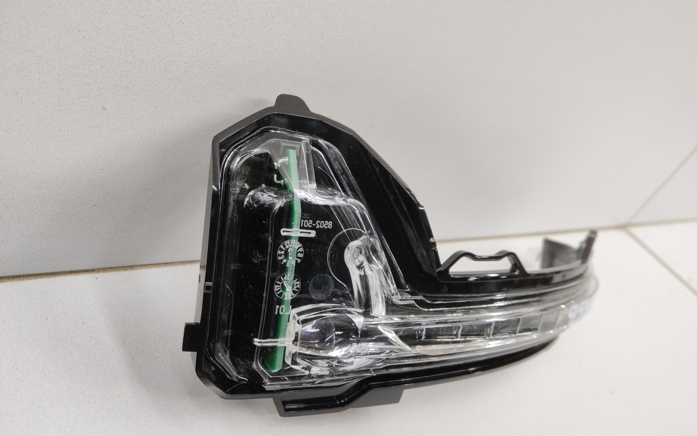 Повторитель поворота зеркала левого Volkswagen Tiguan 2