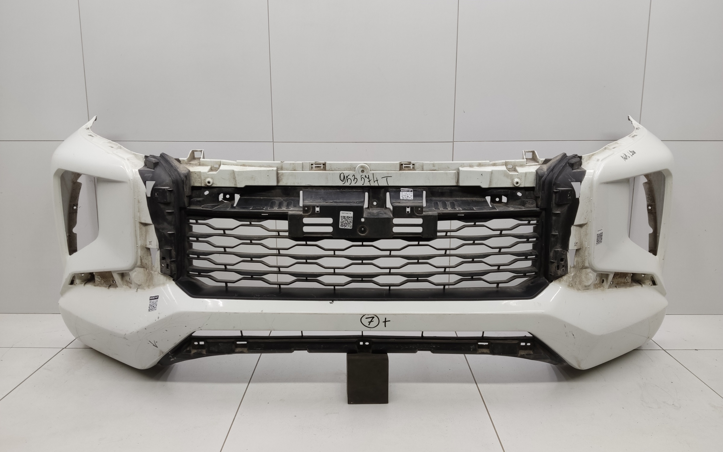 Бампер передний Mitsubishi L200 5 Restail