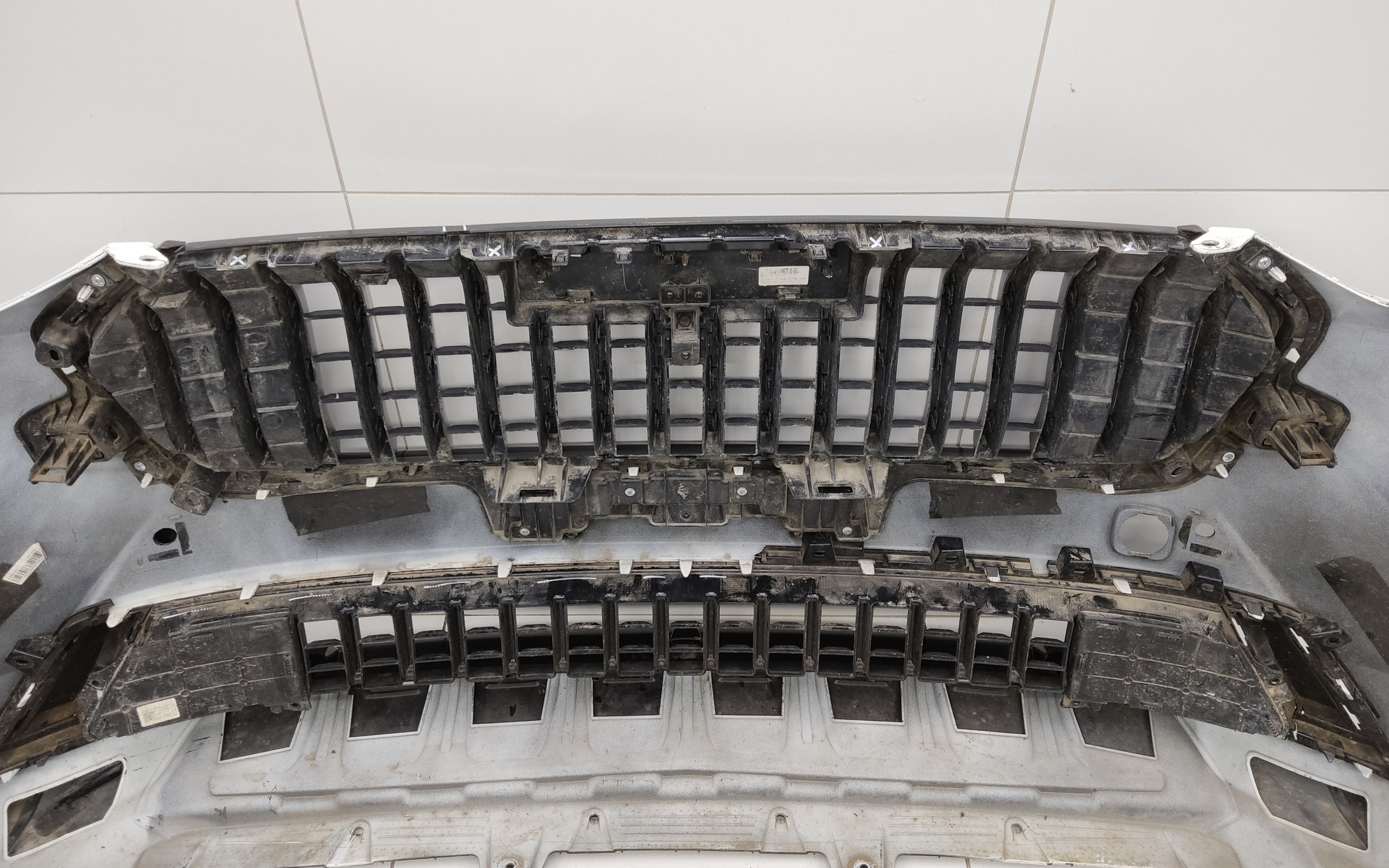 Бампер передний Haval Jolion Restail с отверстиями под накладки