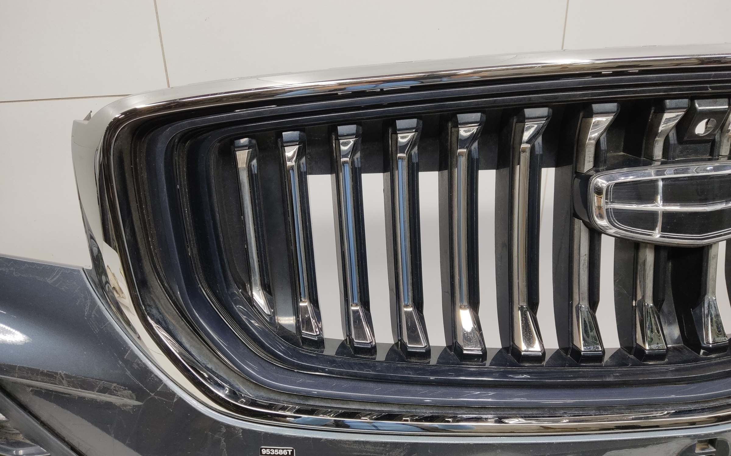 Бампер передний Geely Monjaro