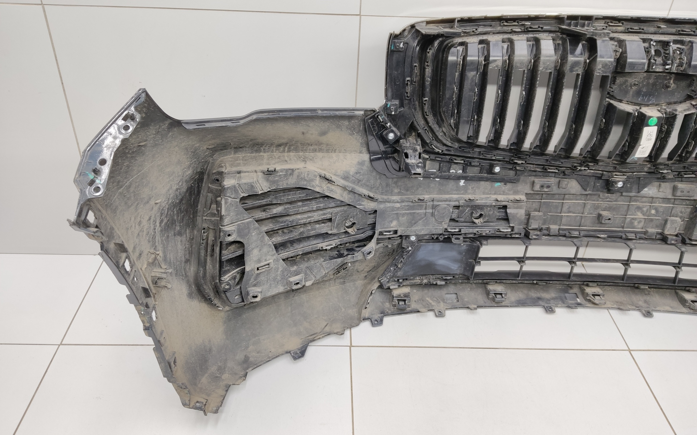 Бампер передний Geely Monjaro