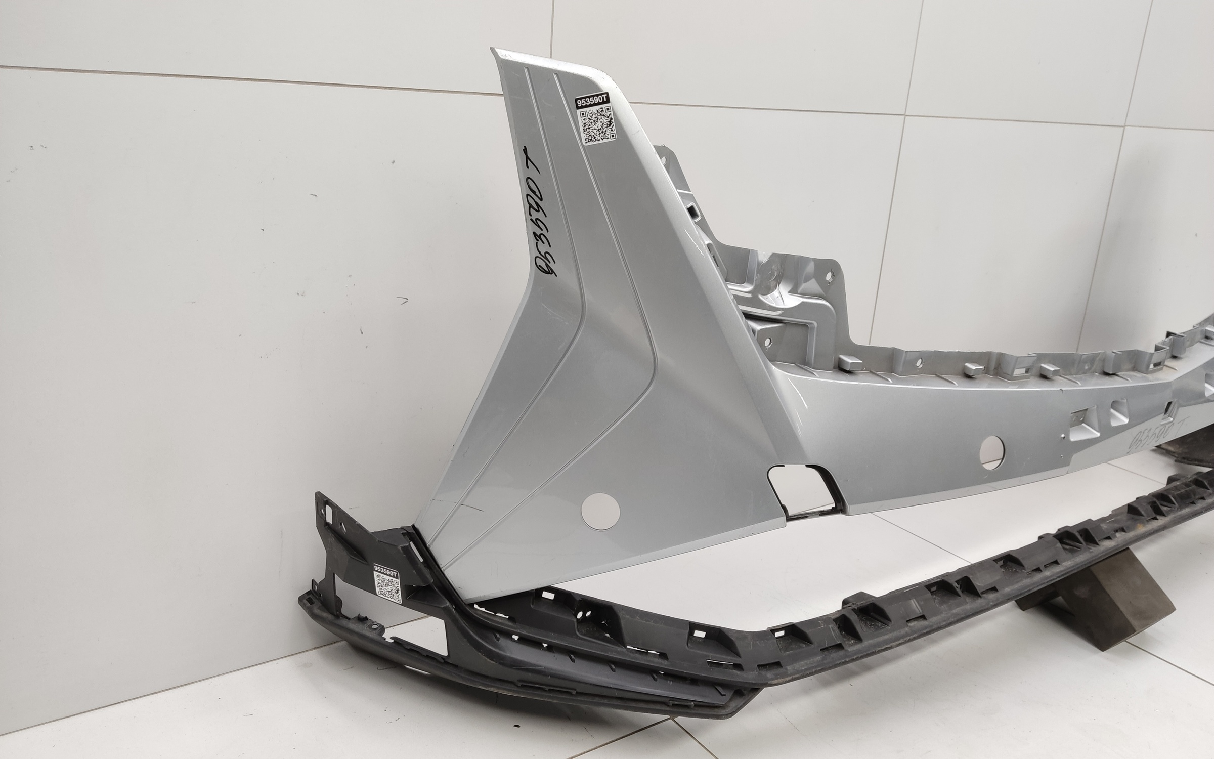 Бампер передний Geely Atlas 2