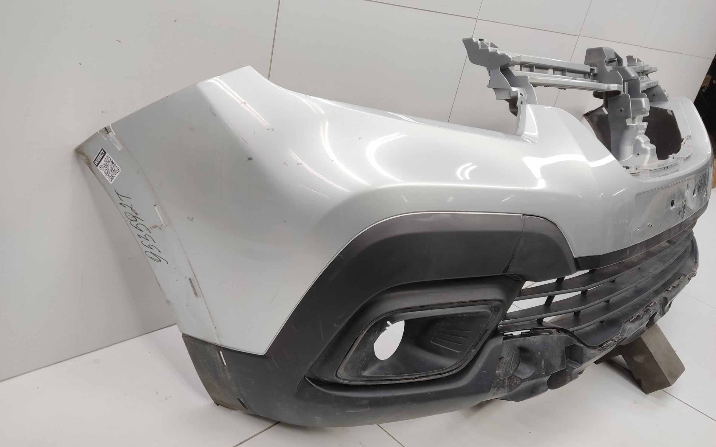 Бампер передний Renault Sandero 2 Stepway Restail