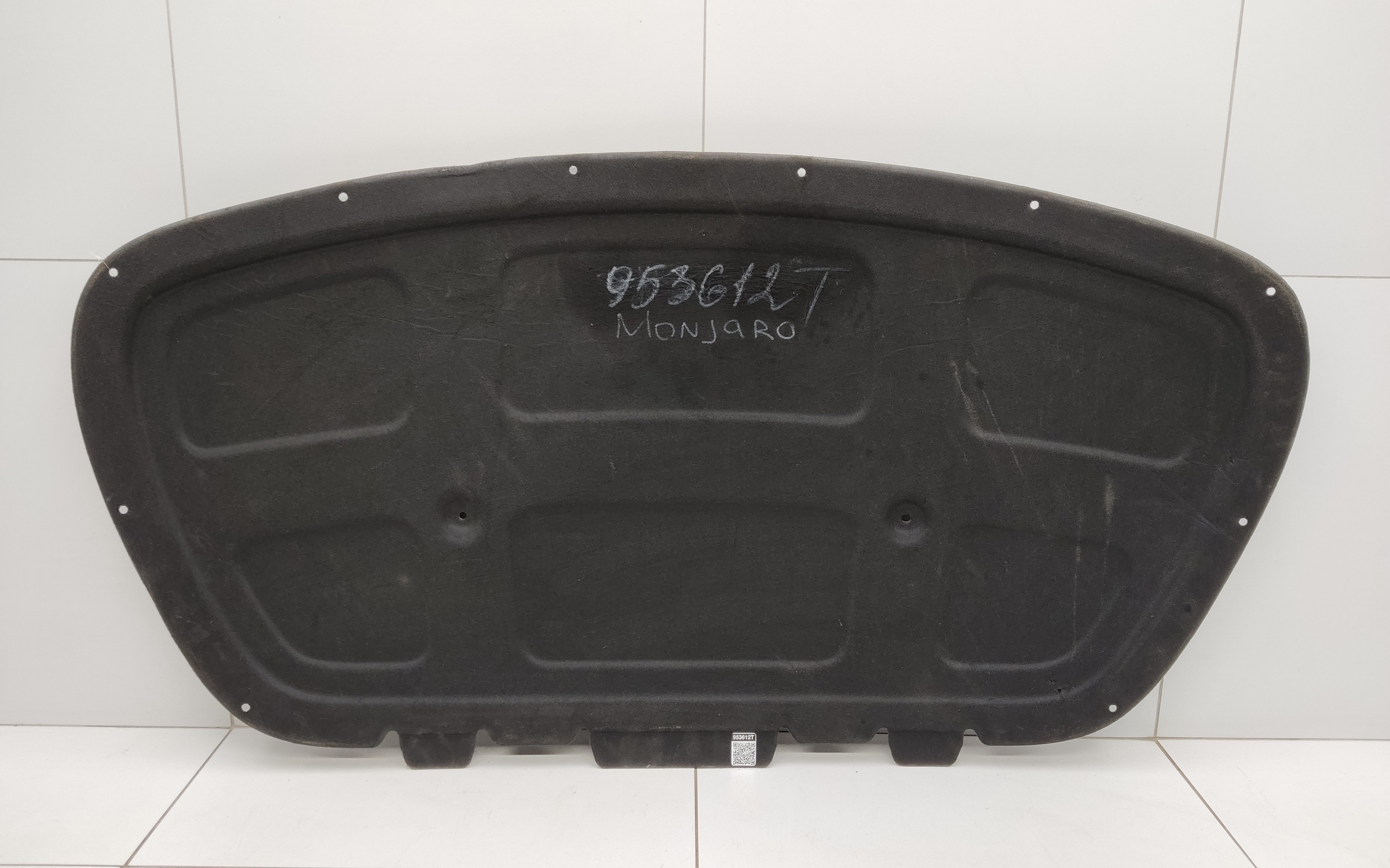 Шумоизоляция капота Geely Monjaro