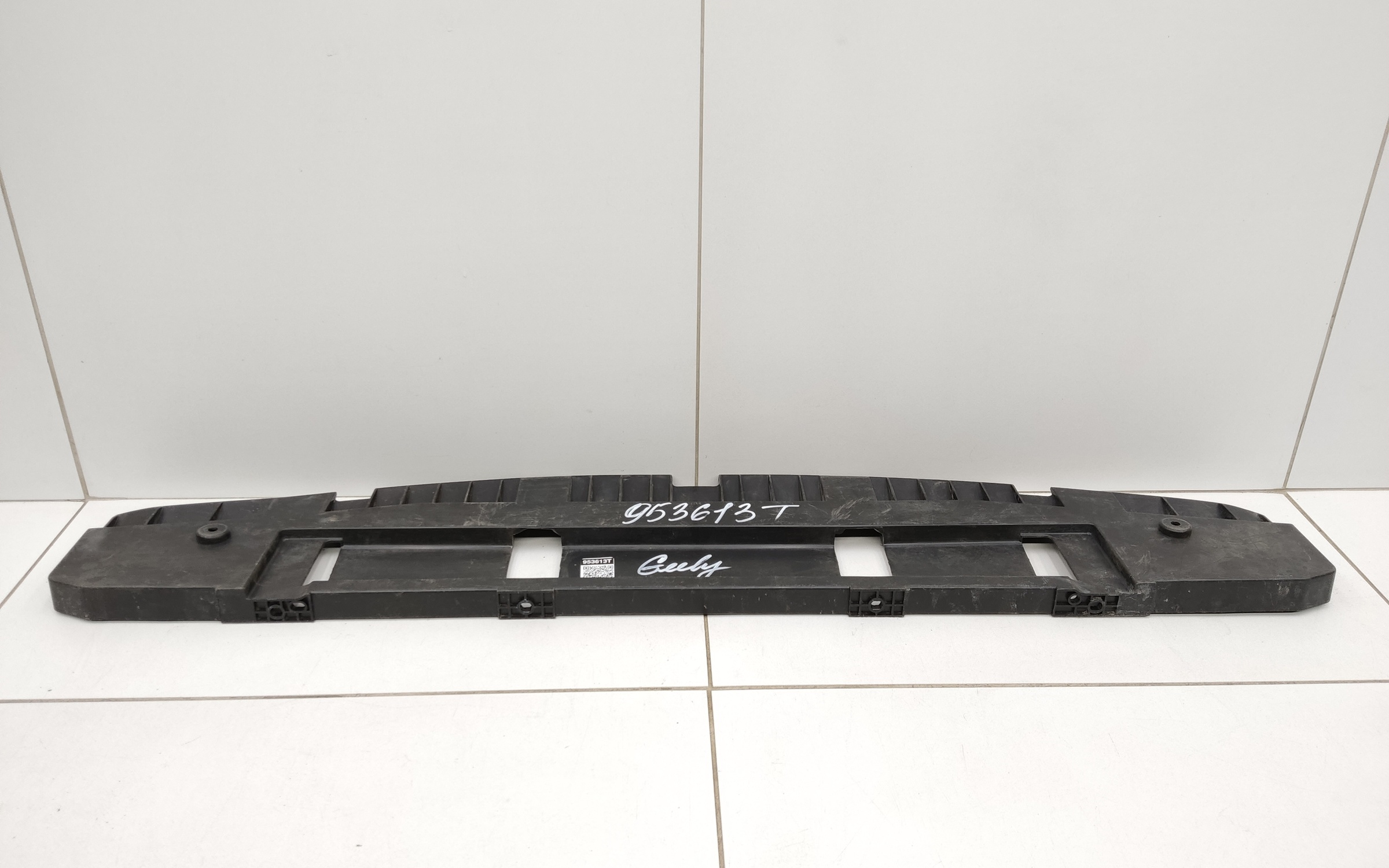 Пыльник переднего бампера Geely Coolray