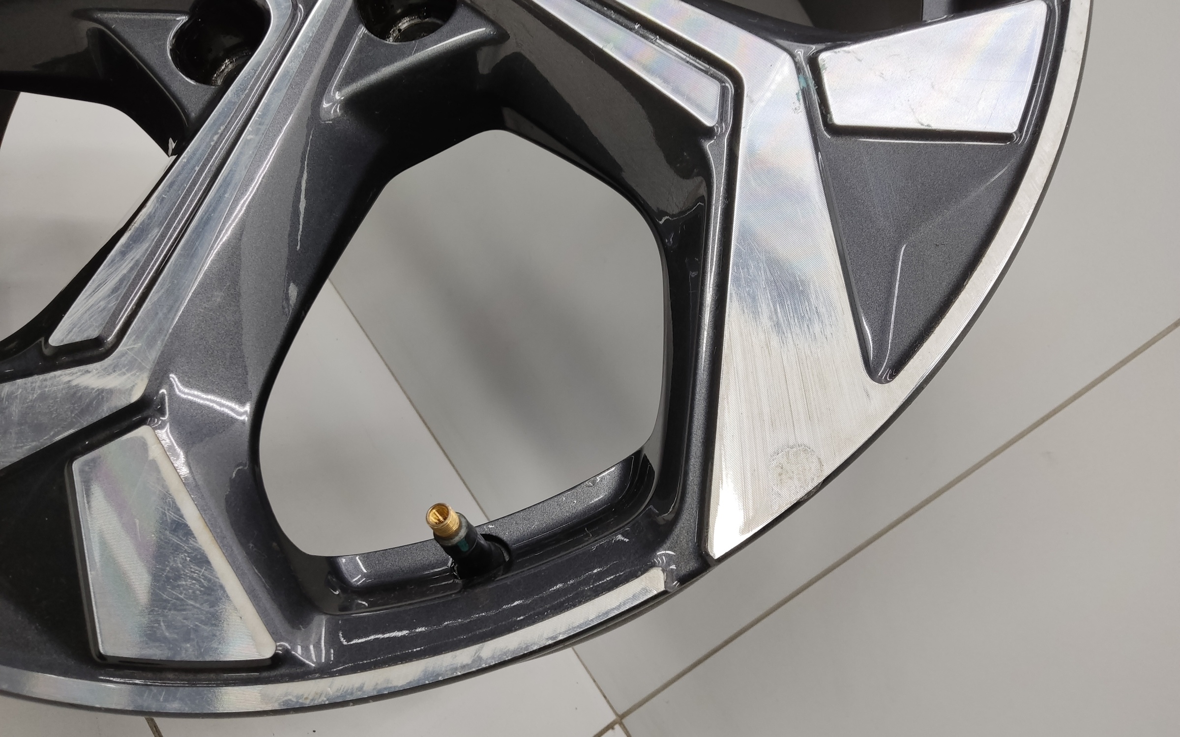 Диск колеса литой Geely Atlas 2 R19
