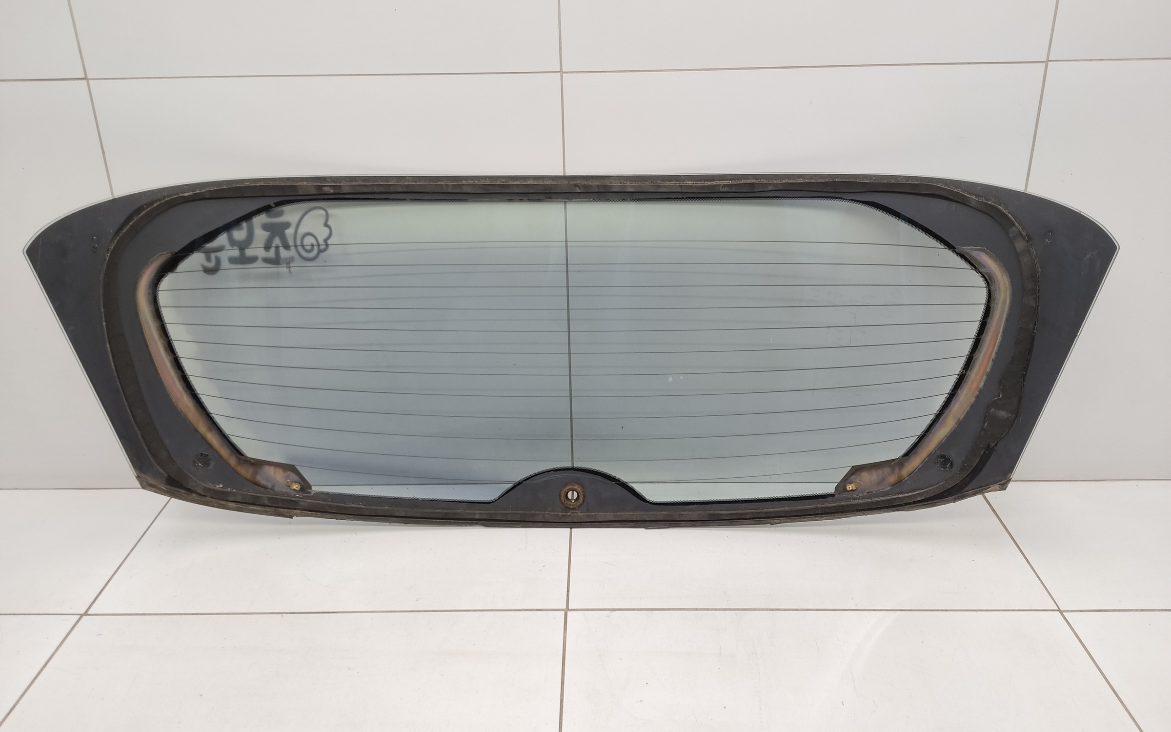 Стекло крышки багажника Nissan Juke