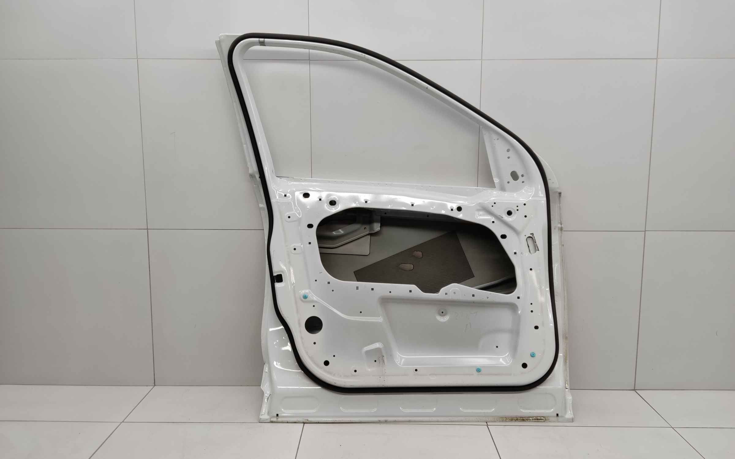 Дверь передняя левая Land Rover Discovery Sport