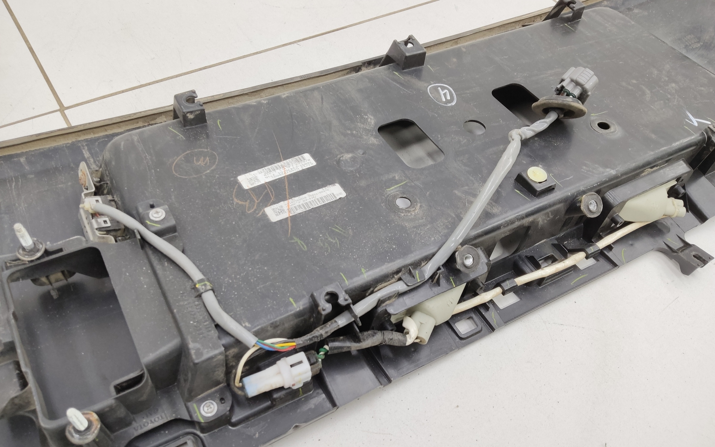 Накладка крышки багажника Toyota Land Cruiser Prado 150 Restail 2