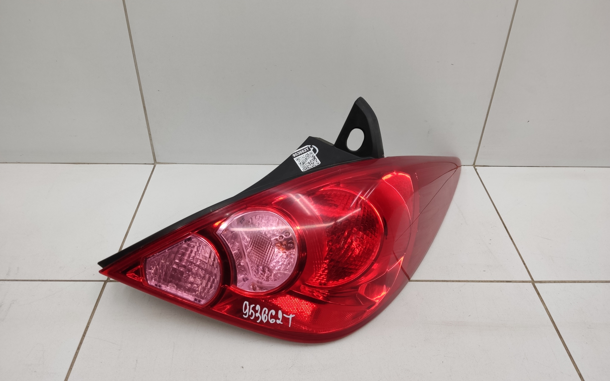 Фонарь задний правый наружный Nissan Tiida 1 C11 Hatchback