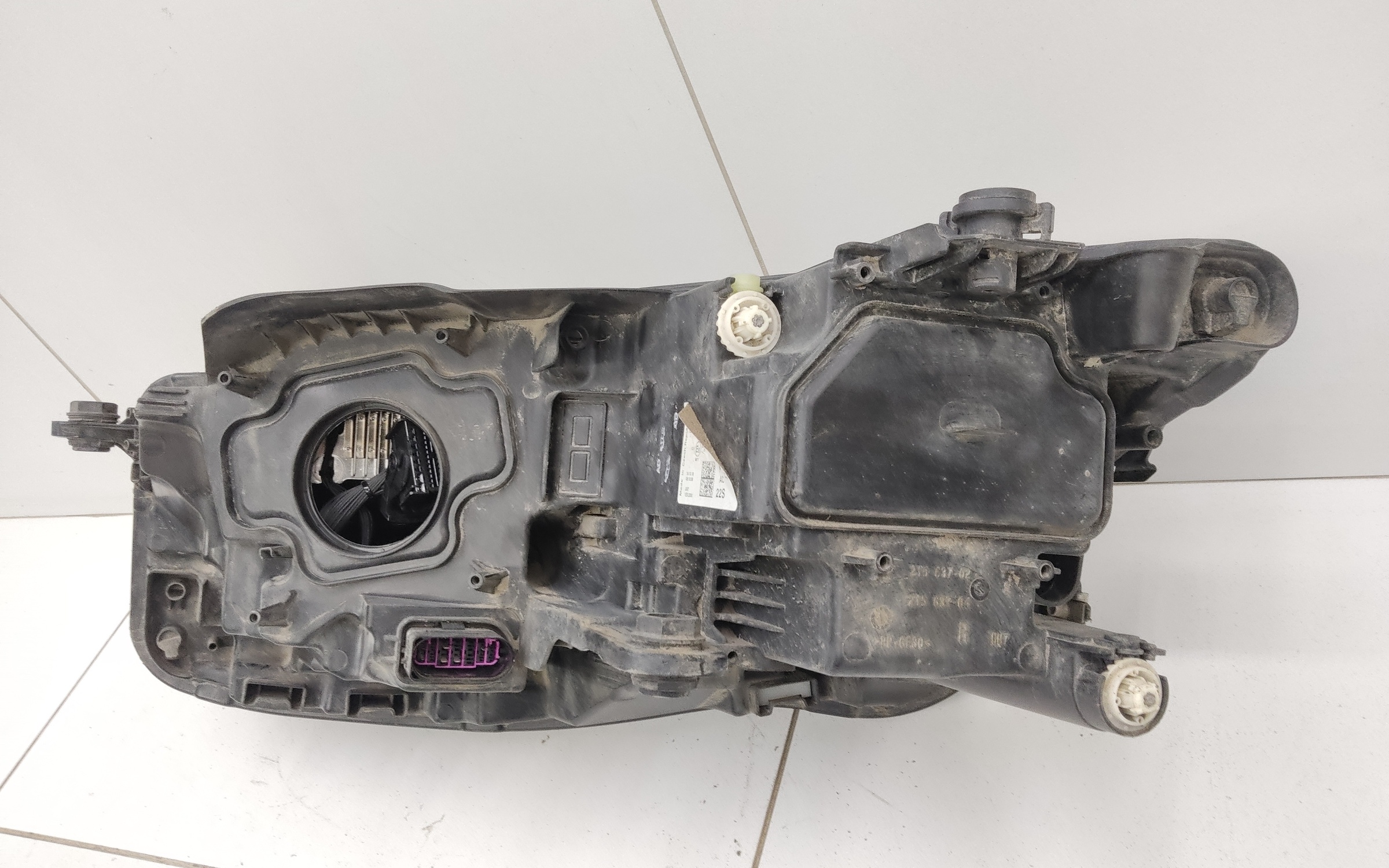 Фара передняя правая Volkswagen Touareg 3 LED