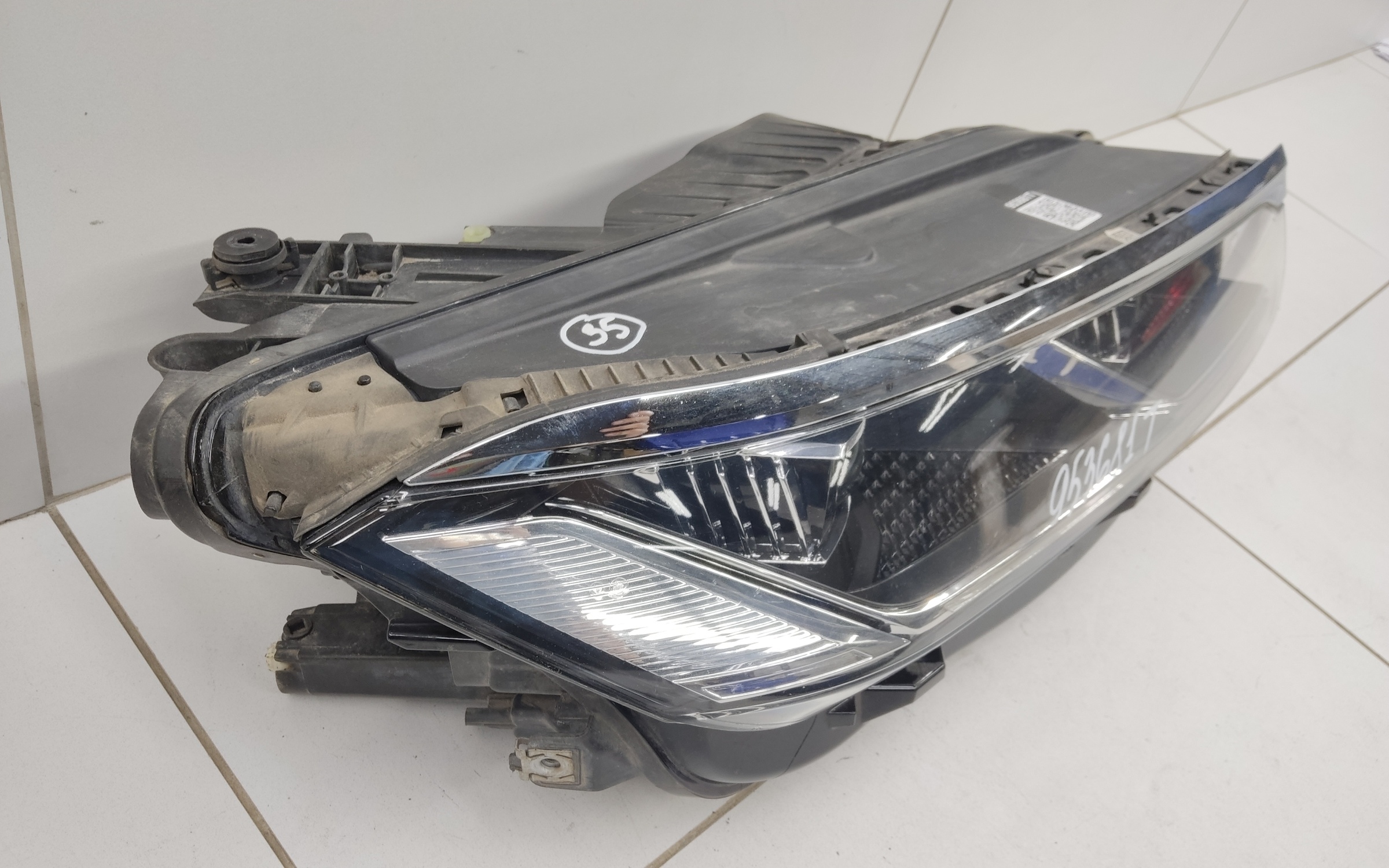 Фара передняя правая Volkswagen Touareg 3 LED