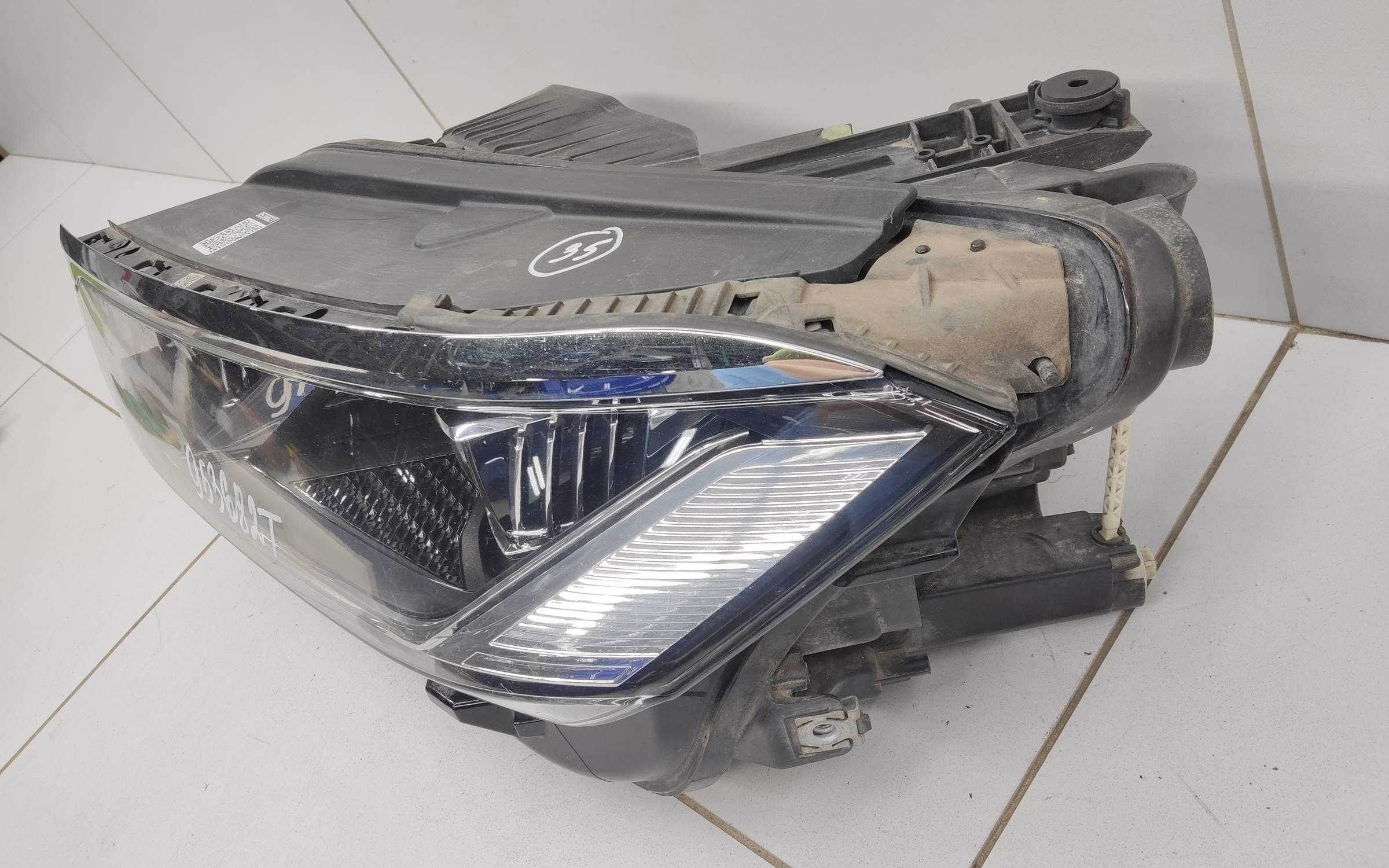 Фара передняя левая Volkswagen Touareg 3 LED
