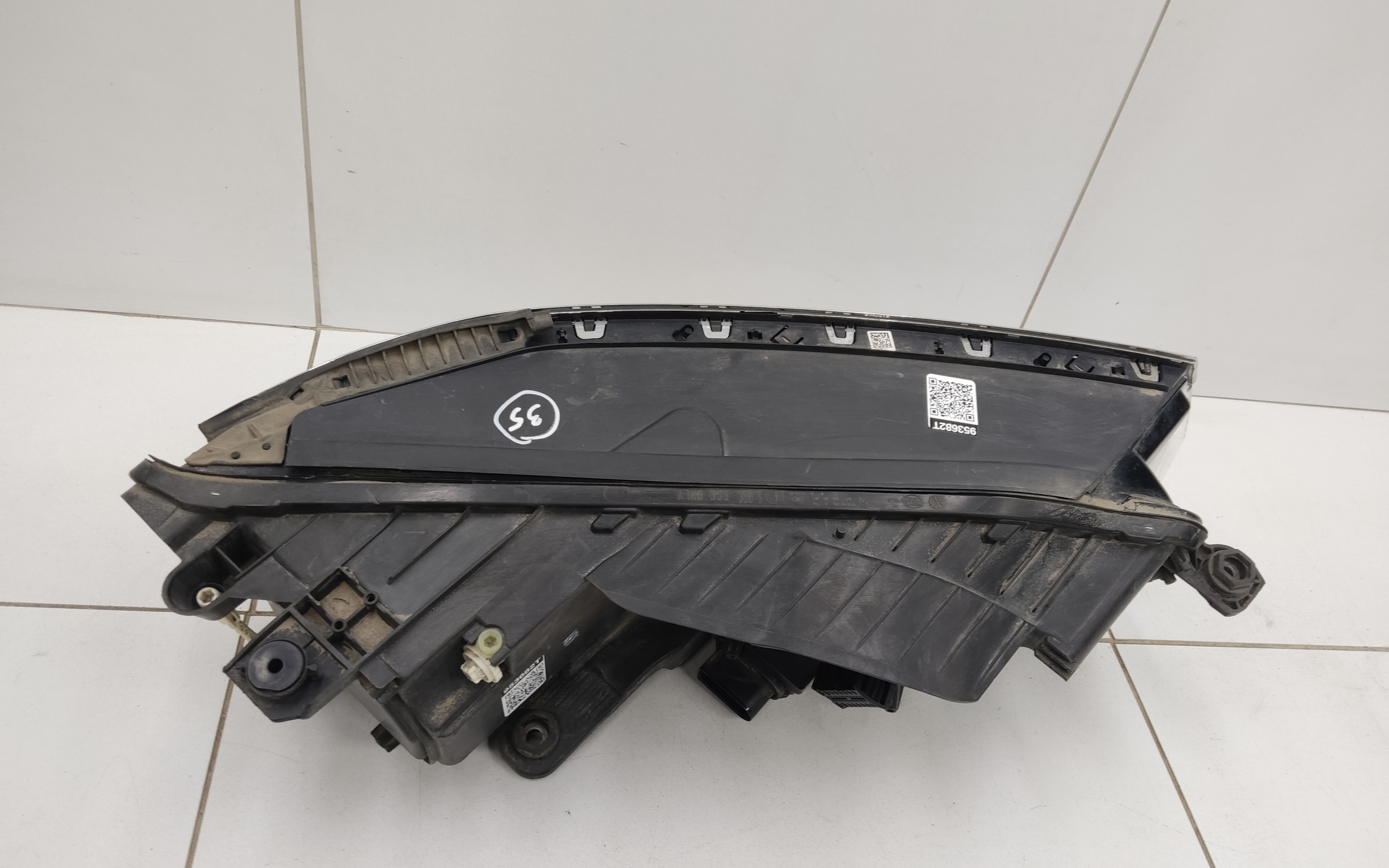 Фара передняя левая Volkswagen Touareg 3 LED