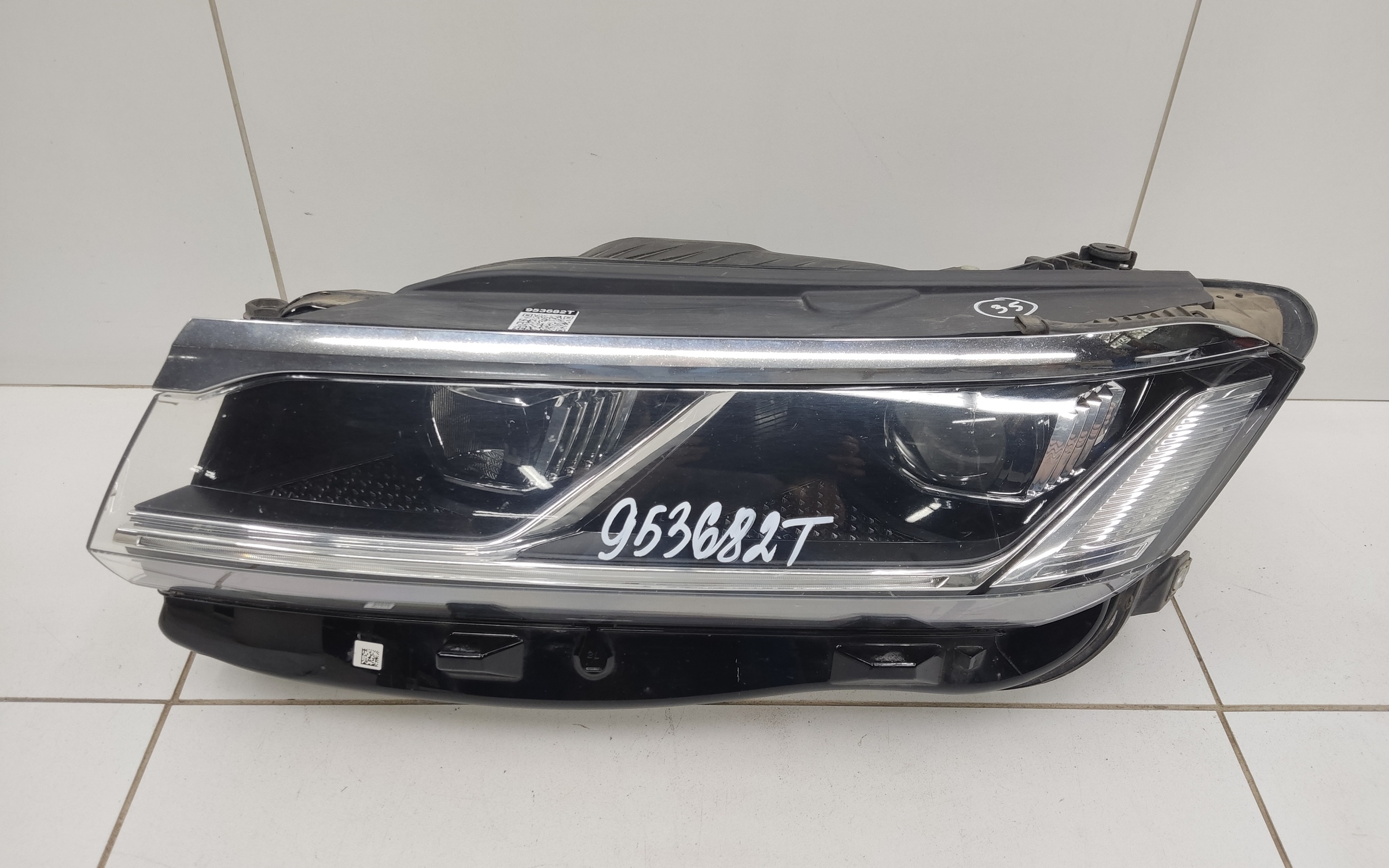 Фара передняя левая Volkswagen Touareg 3 LED