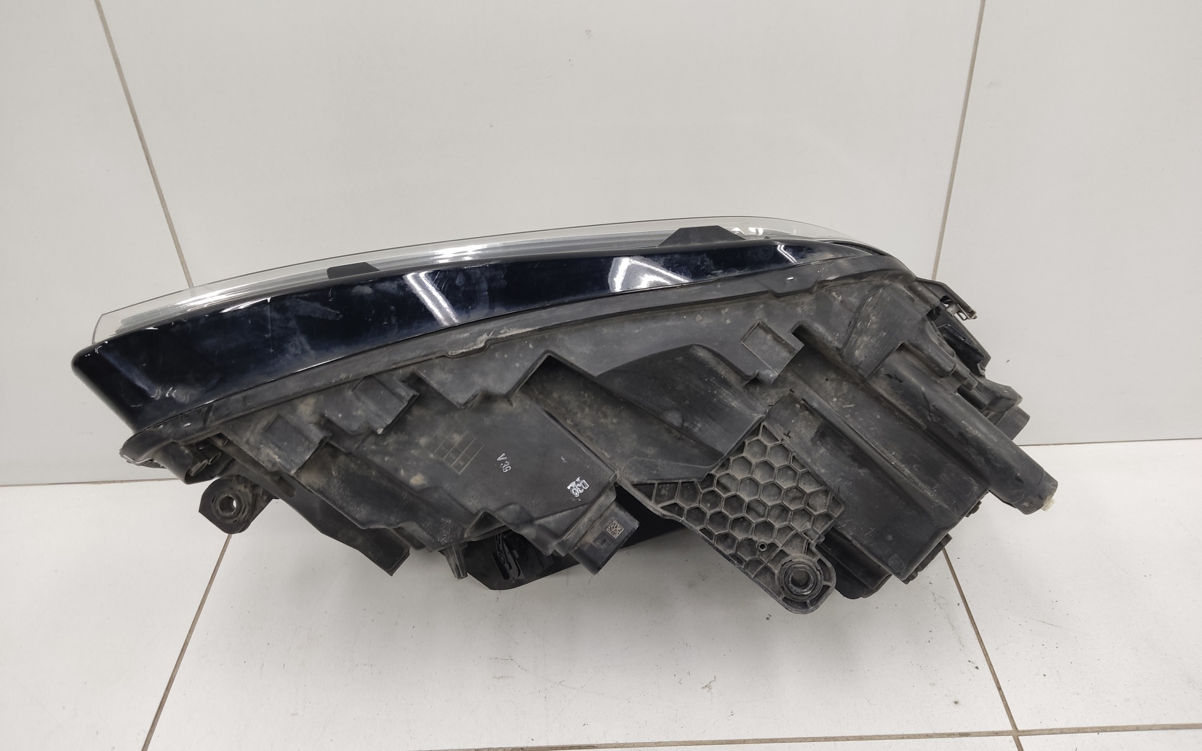 Фара передняя левая Volkswagen Touareg 3 LED