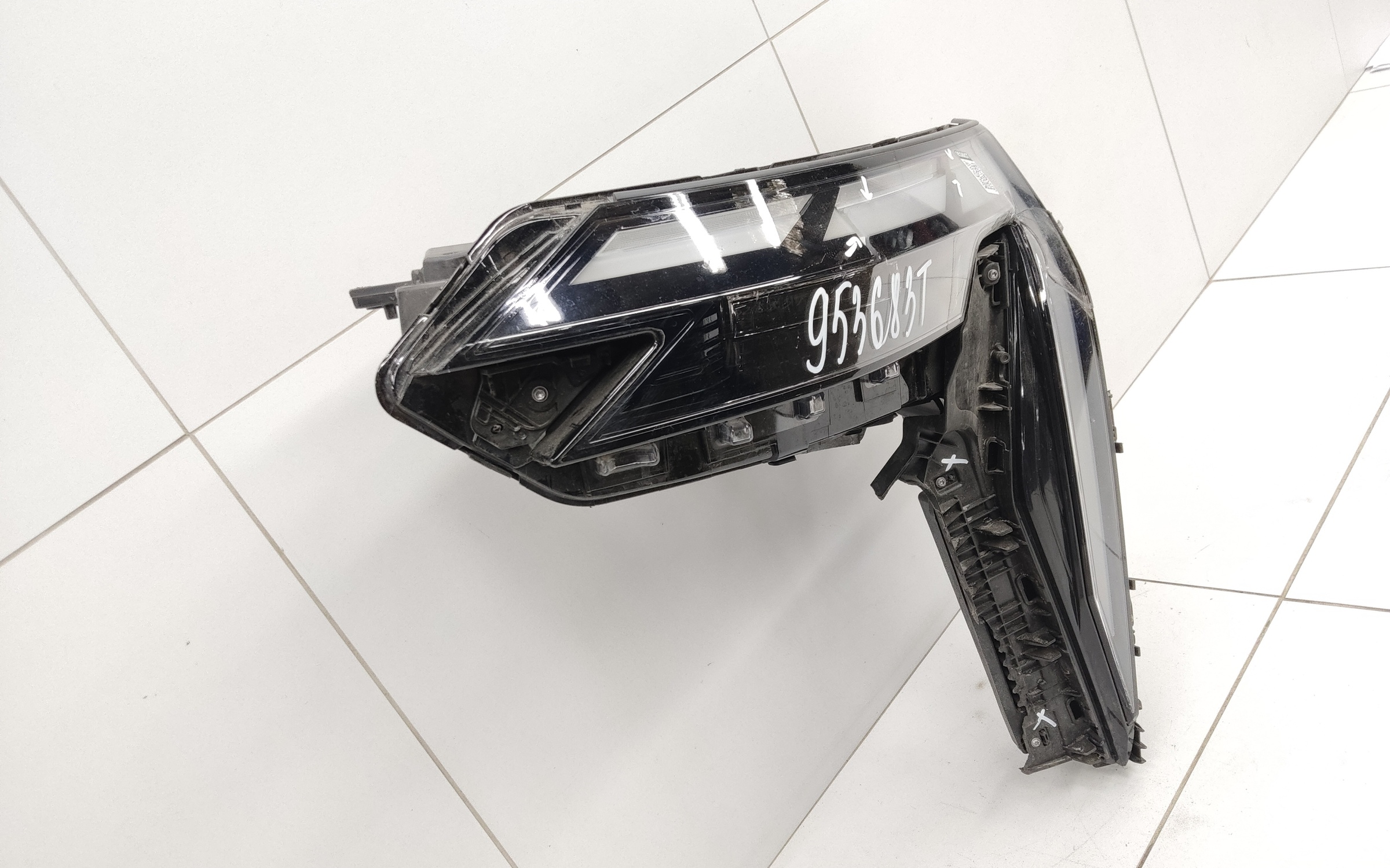 Фара передняя левая Geely Atlas 2 LED