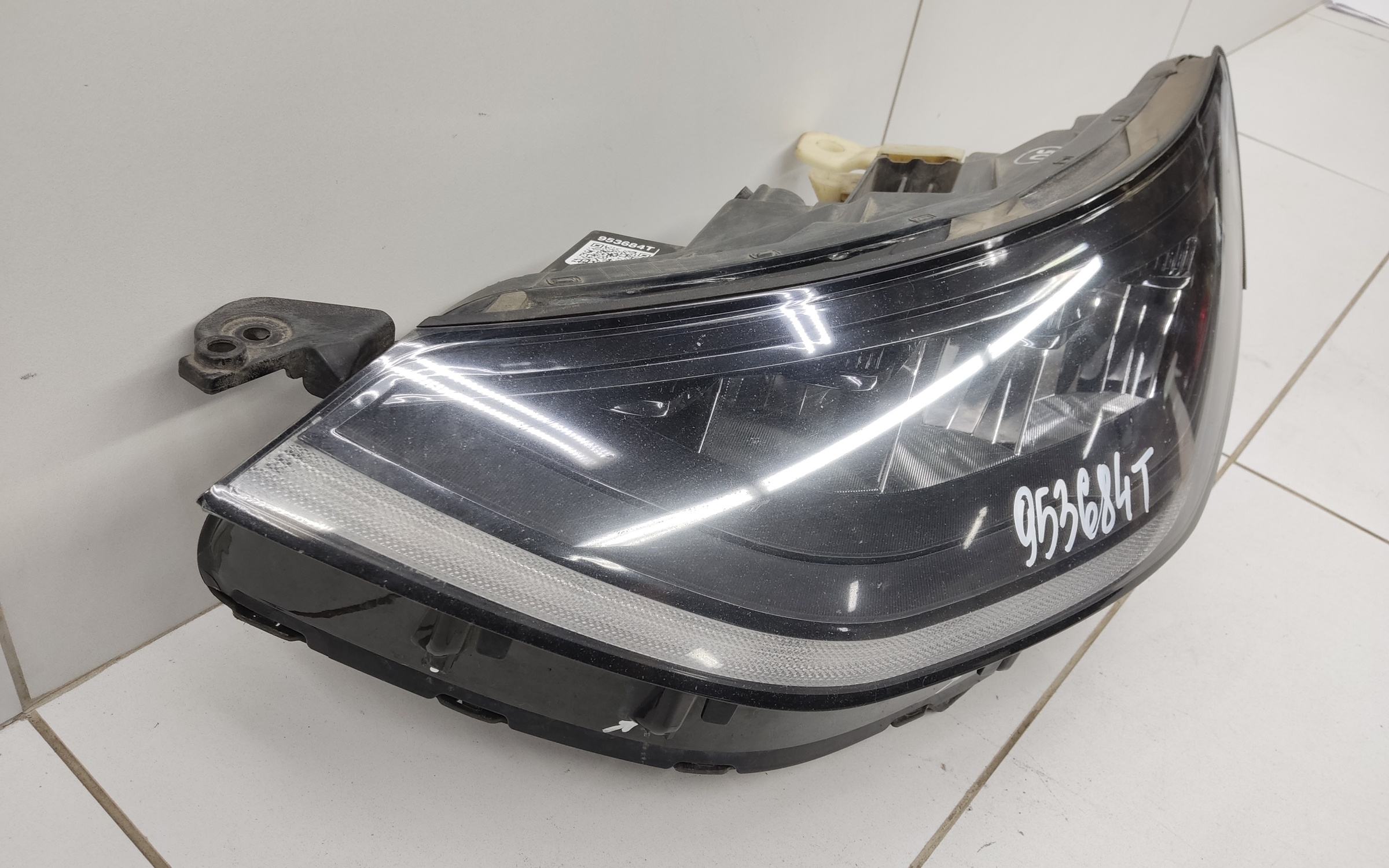 Фара передняя левая Hyundai Sonata 8 LED ДХО